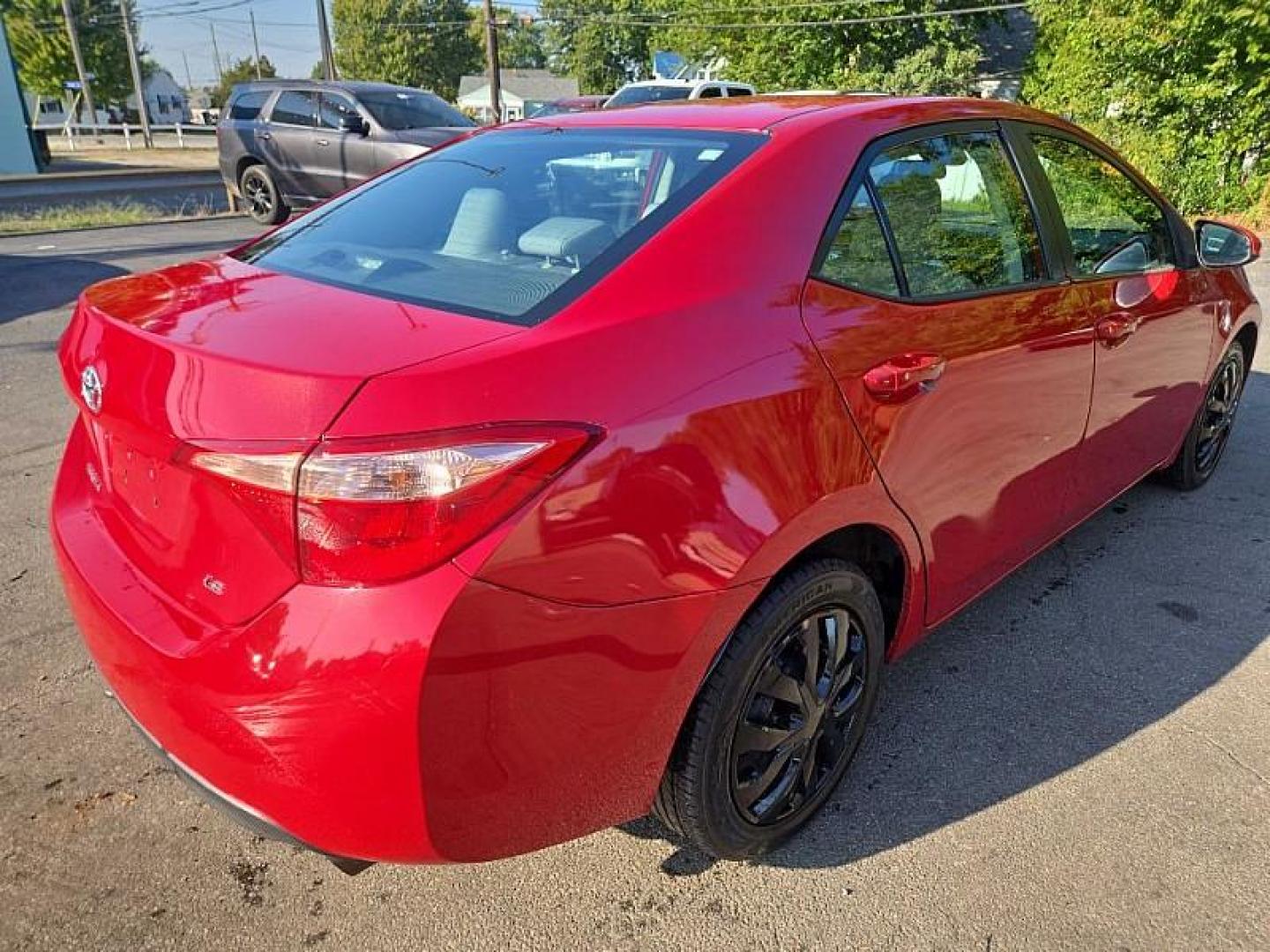 2019 RED /GRAY Toyota Corolla SE CVT (2T1BURHEXKC) with an 1.8L L4 DOHC 16V engine, CVT transmission, located at 3304 Woodville Road, Northwood, OH, 43619, (419) 210-8019, 41.612694, -83.480743 - Your #1 Destination for Auto Loans and mdash;No Matter Your Credit!At our dealership, we believe everyone deserves the opportunity to drive their dream car and mdash;whether you have good credit, bad credit, or no credit at all. With a wide selection of hundreds of cars, trucks, and SUVs, you'll fin - Photo#4