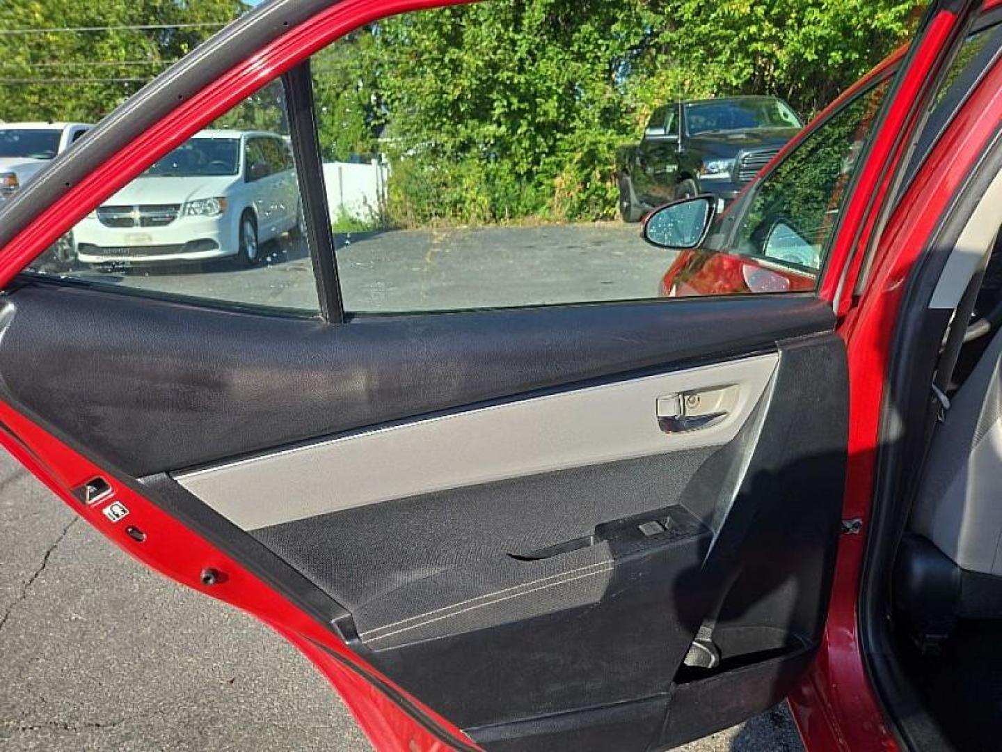 2019 RED /GRAY Toyota Corolla SE CVT (2T1BURHEXKC) with an 1.8L L4 DOHC 16V engine, CVT transmission, located at 3304 Woodville Road, Northwood, OH, 43619, (419) 210-8019, 41.612694, -83.480743 - Your #1 Destination for Auto Loans and mdash;No Matter Your Credit!At our dealership, we believe everyone deserves the opportunity to drive their dream car and mdash;whether you have good credit, bad credit, or no credit at all. With a wide selection of hundreds of cars, trucks, and SUVs, you'll fin - Photo#10