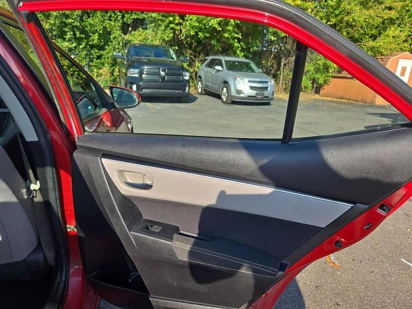 2019 RED /GRAY Toyota Corolla SE CVT (2T1BURHEXKC) with an 1.8L L4 DOHC 16V engine, CVT transmission, located at 3304 Woodville Road, Northwood, OH, 43619, (419) 210-8019, 41.612694, -83.480743 - Your #1 Destination for Auto Loans and mdash;No Matter Your Credit!At our dealership, we believe everyone deserves the opportunity to drive their dream car and mdash;whether you have good credit, bad credit, or no credit at all. With a wide selection of hundreds of cars, trucks, and SUVs, you'll fin - Photo#12