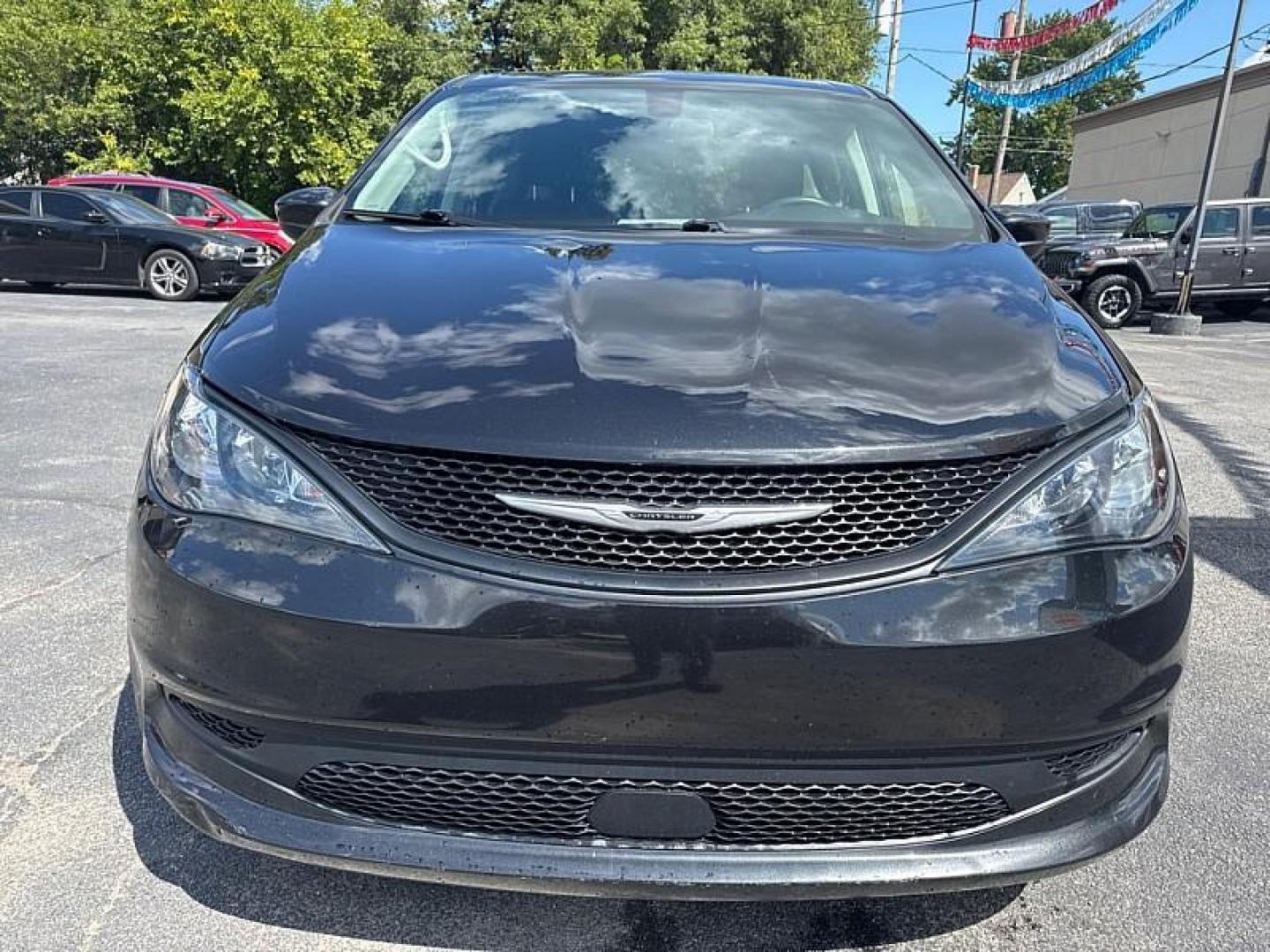 2022 BLACK /BLACK Chrysler Voyager LX (2C4RC1CG2NR) with an 3.6L V6 DOHC 24V engine, 9A transmission, located at 3304 Woodville Road, Northwood, OH, 43619, (419) 210-8019, 41.612694, -83.480743 - Your #1 Destination for Auto Loans and mdash;No Matter Your Credit!At our dealership, we believe everyone deserves the opportunity to drive their dream car and mdash;whether you have good credit, bad credit, or no credit at all. With a wide selection of hundreds of cars, trucks, and SUVs, you'll fin - Photo#7