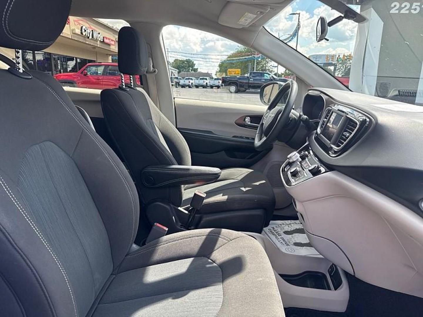 2022 BLACK /BLACK Chrysler Voyager LX (2C4RC1CG2NR) with an 3.6L V6 DOHC 24V engine, 9A transmission, located at 3304 Woodville Road, Northwood, OH, 43619, (419) 210-8019, 41.612694, -83.480743 - Your #1 Destination for Auto Loans and mdash;No Matter Your Credit!At our dealership, we believe everyone deserves the opportunity to drive their dream car and mdash;whether you have good credit, bad credit, or no credit at all. With a wide selection of hundreds of cars, trucks, and SUVs, you'll fin - Photo#16