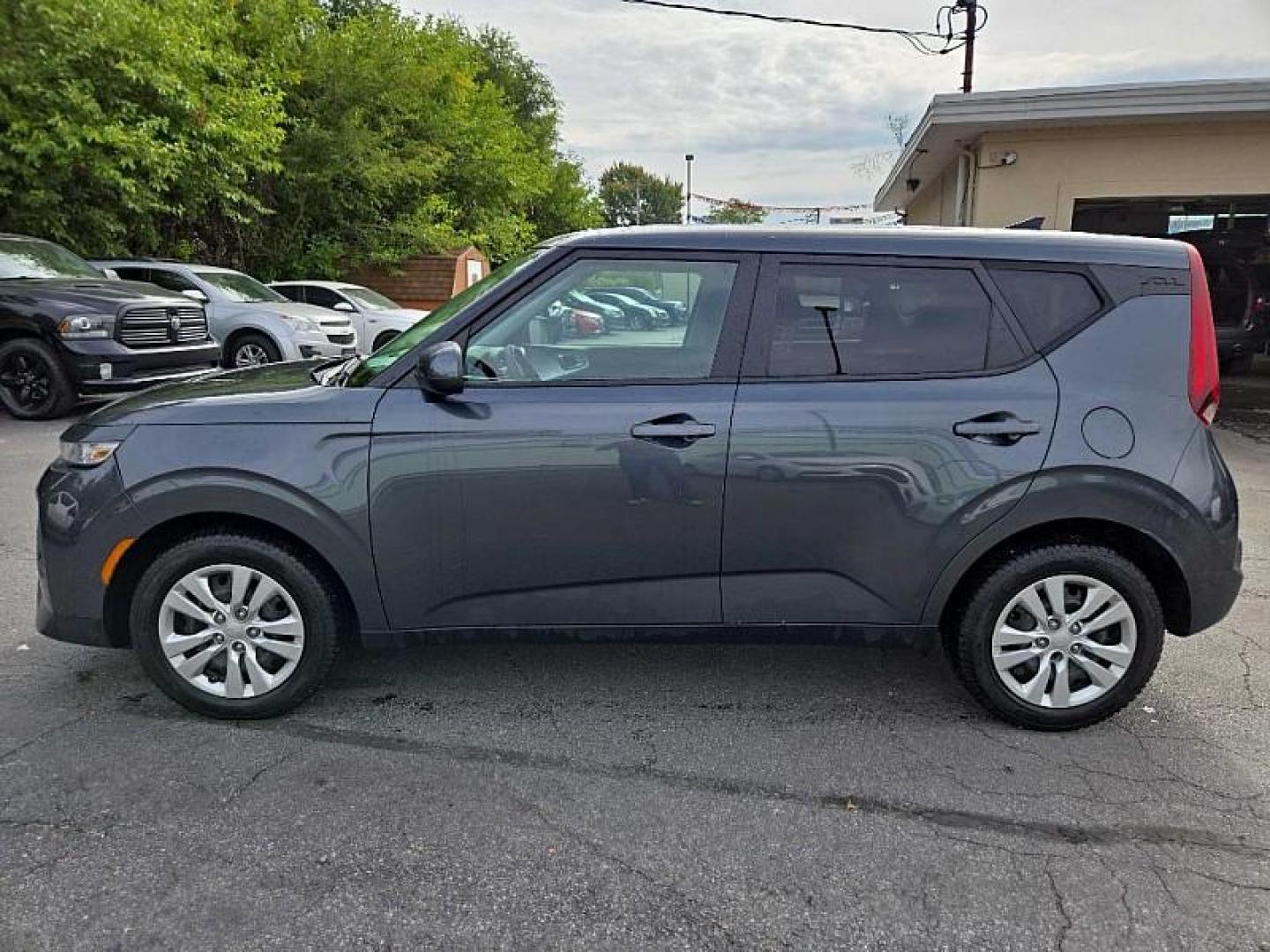 2021 GRAY /BLACK Kia Soul LX CVT (KNDJ23AU4M7) with an 2.0L L4 DOHC 16V engine, CVT transmission, located at 3304 Woodville Road, Northwood, OH, 43619, (419) 210-8019, 41.612694, -83.480743 - Your #1 Destination for Auto Loans and mdash;No Matter Your Credit!At our dealership, we believe everyone deserves the opportunity to drive their dream car and mdash;whether you have good credit, bad credit, or no credit at all. With a wide selection of hundreds of cars, trucks, and SUVs, you'll fin - Photo#1