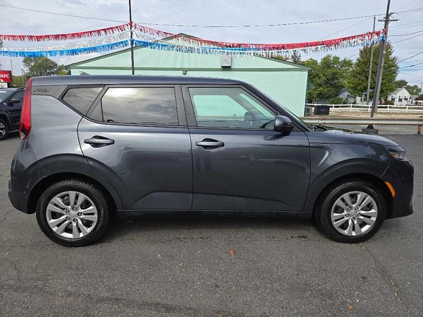 2021 GRAY /BLACK Kia Soul LX CVT (KNDJ23AU4M7) with an 2.0L L4 DOHC 16V engine, CVT transmission, located at 3304 Woodville Road, Northwood, OH, 43619, (419) 210-8019, 41.612694, -83.480743 - Your #1 Destination for Auto Loans and mdash;No Matter Your Credit!At our dealership, we believe everyone deserves the opportunity to drive their dream car and mdash;whether you have good credit, bad credit, or no credit at all. With a wide selection of hundreds of cars, trucks, and SUVs, you'll fin - Photo#5