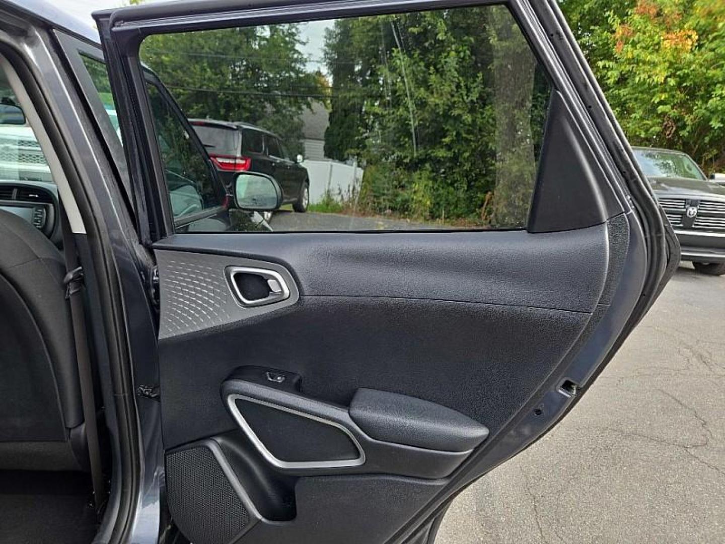 2021 GRAY /BLACK Kia Soul LX CVT (KNDJ23AU4M7) with an 2.0L L4 DOHC 16V engine, CVT transmission, located at 3304 Woodville Road, Northwood, OH, 43619, (419) 210-8019, 41.612694, -83.480743 - Your #1 Destination for Auto Loans and mdash;No Matter Your Credit!At our dealership, we believe everyone deserves the opportunity to drive their dream car and mdash;whether you have good credit, bad credit, or no credit at all. With a wide selection of hundreds of cars, trucks, and SUVs, you'll fin - Photo#13