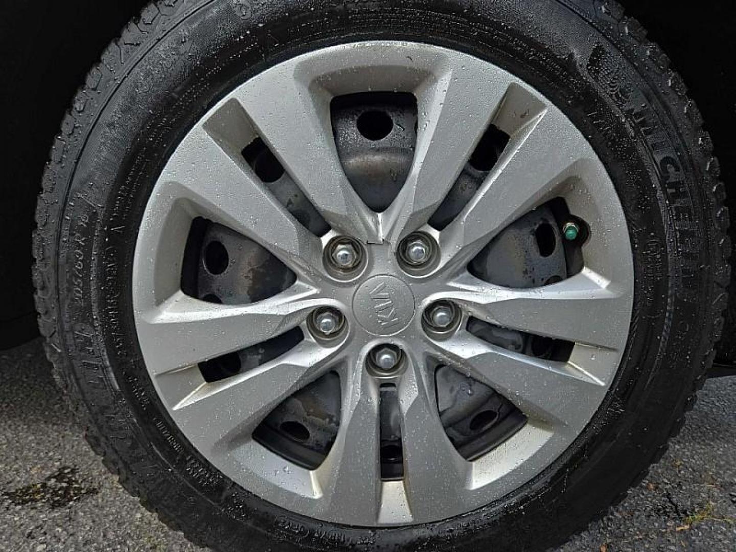 2021 GRAY /BLACK Kia Soul LX CVT (KNDJ23AU4M7) with an 2.0L L4 DOHC 16V engine, CVT transmission, located at 3304 Woodville Road, Northwood, OH, 43619, (419) 210-8019, 41.612694, -83.480743 - Your #1 Destination for Auto Loans and mdash;No Matter Your Credit!At our dealership, we believe everyone deserves the opportunity to drive their dream car and mdash;whether you have good credit, bad credit, or no credit at all. With a wide selection of hundreds of cars, trucks, and SUVs, you'll fin - Photo#18