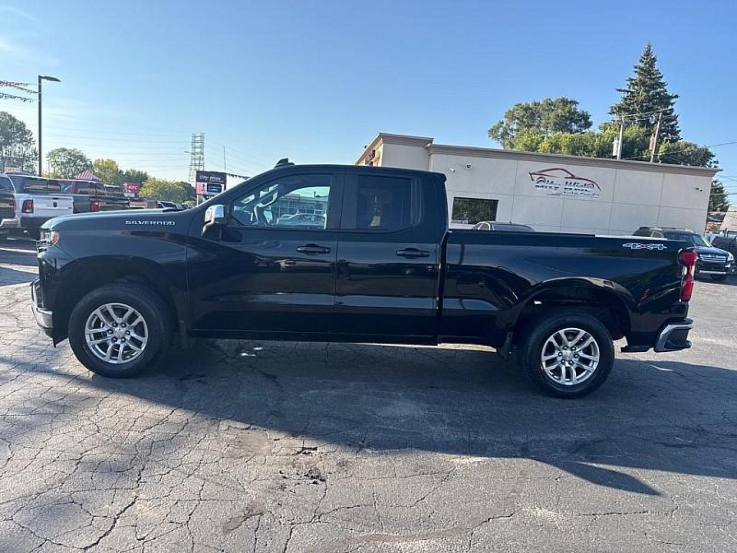 2020 BLACK /BLACK Chevrolet Silverado 1500 LT Double Cab 4WD (1GCRYDED0LZ) with an 5.3L V8 OHV 16V engine, 6A transmission, located at 3304 Woodville Road, Northwood, OH, 43619, (419) 210-8019, 41.612694, -83.480743 - Photo#1