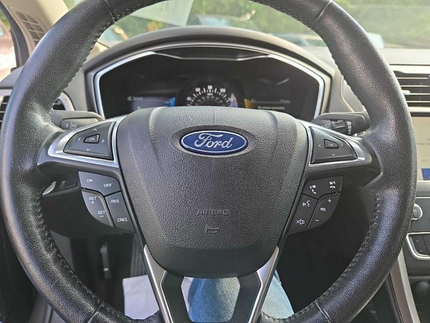 2020 GRAY /BLACK Ford Fusion SEL (3FA6P0CD9LR) with an 1.5L L4 DOHC 16V engine, 6A transmission, located at 3304 Woodville Road, Northwood, OH, 43619, (419) 210-8019, 41.612694, -83.480743 - Your #1 Destination for Auto Loans and mdash;No Matter Your Credit!At our dealership, we believe everyone deserves the opportunity to drive their dream car and mdash;whether you have good credit, bad credit, or no credit at all. With a wide selection of hundreds of cars, trucks, and SUVs, you'll fin - Photo#19