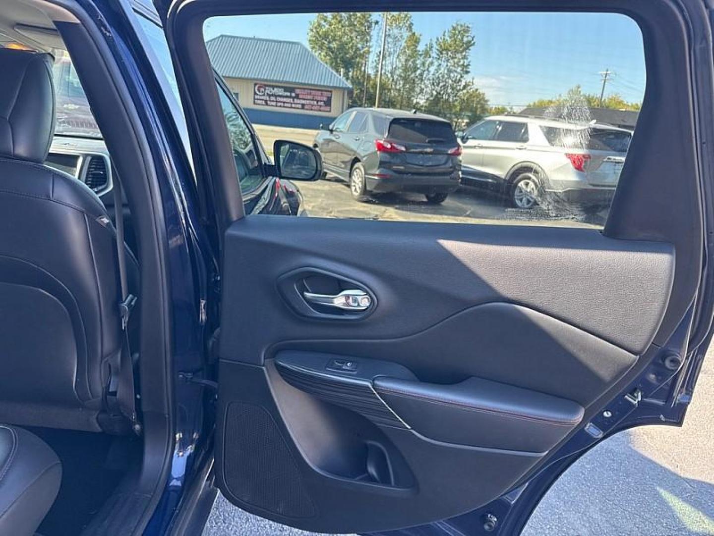 2015 BLUE /BLACK Jeep Cherokee Trailhawk 4WD (1C4PJMBB5FW) with an 2.4L L4 DOHC 16V engine, 9-Speed Automatic transmission, located at 3304 Woodville Road, Northwood, OH, 43619, (419) 210-8019, 41.612694, -83.480743 - Your #1 Destination for Auto Loans and mdash;No Matter Your Credit!At our dealership, we believe everyone deserves the opportunity to drive their dream car and mdash;whether you have good credit, bad credit, or no credit at all. With a wide selection of hundreds of cars, trucks, and SUVs, you'll fin - Photo#13