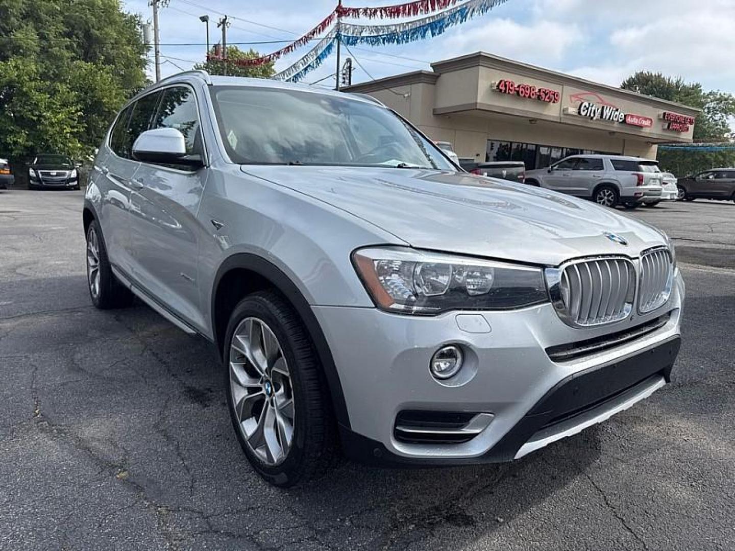 2017 SILVER /BLACK BMW X3 xDrive28i (5UXWX9C38H0) with an 2.0L L4 DOHC 16V engine, 8A transmission, located at 3304 Woodville Road, Northwood, OH, 43619, (419) 210-8019, 41.612694, -83.480743 - Your #1 Destination for Auto Loans and mdash;No Matter Your Credit!At our dealership, we believe everyone deserves the opportunity to drive their dream car and mdash;whether you have good credit, bad credit, or no credit at all. With a wide selection of hundreds of cars, trucks, and SUVs, you'll fin - Photo#6