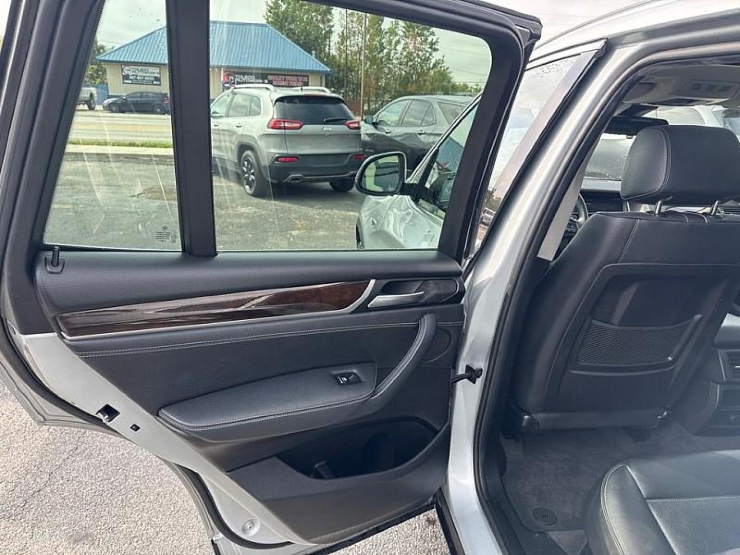 2017 SILVER /BLACK BMW X3 xDrive28i (5UXWX9C38H0) with an 2.0L L4 DOHC 16V engine, 8A transmission, located at 3304 Woodville Road, Northwood, OH, 43619, (419) 210-8019, 41.612694, -83.480743 - Your #1 Destination for Auto Loans and mdash;No Matter Your Credit!At our dealership, we believe everyone deserves the opportunity to drive their dream car and mdash;whether you have good credit, bad credit, or no credit at all. With a wide selection of hundreds of cars, trucks, and SUVs, you'll fin - Photo#10