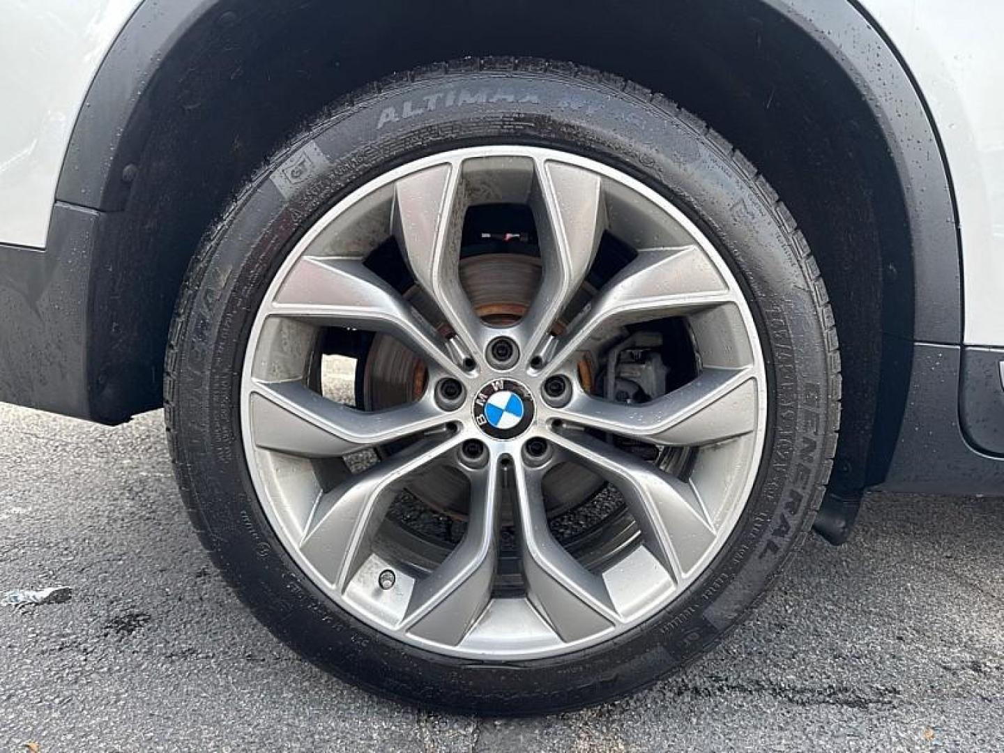 2017 SILVER /BLACK BMW X3 xDrive28i (5UXWX9C38H0) with an 2.0L L4 DOHC 16V engine, 8A transmission, located at 3304 Woodville Road, Northwood, OH, 43619, (419) 210-8019, 41.612694, -83.480743 - Your #1 Destination for Auto Loans and mdash;No Matter Your Credit!At our dealership, we believe everyone deserves the opportunity to drive their dream car and mdash;whether you have good credit, bad credit, or no credit at all. With a wide selection of hundreds of cars, trucks, and SUVs, you'll fin - Photo#17