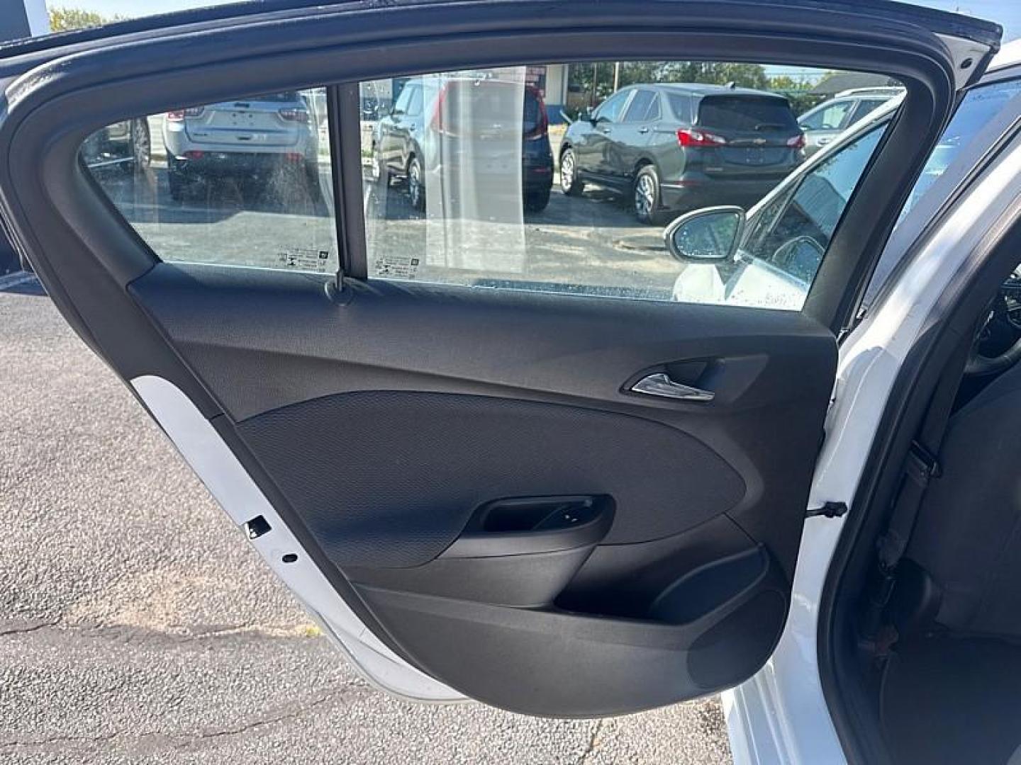 2018 WHITE /BLACK Chevrolet Cruze LT Auto (1G1BE5SM8J7) with an 1.4L L4 DOHC 16V TURBO engine, 6A transmission, located at 3304 Woodville Road, Northwood, OH, 43619, (419) 210-8019, 41.612694, -83.480743 - Photo#10