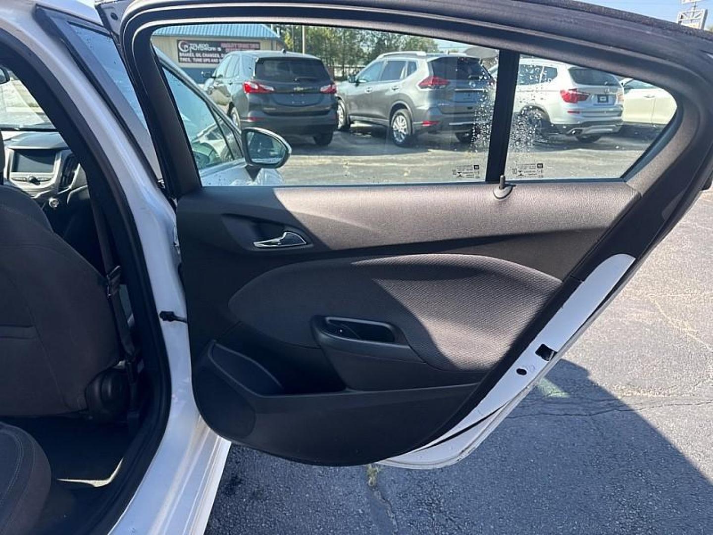 2018 WHITE /BLACK Chevrolet Cruze LT Auto (1G1BE5SM8J7) with an 1.4L L4 DOHC 16V TURBO engine, 6A transmission, located at 3304 Woodville Road, Northwood, OH, 43619, (419) 210-8019, 41.612694, -83.480743 - Photo#13