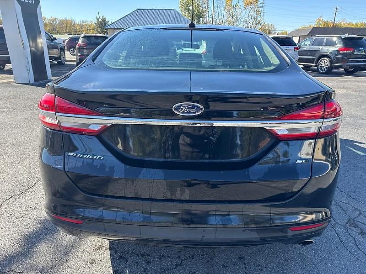 2018 BLACK /BLACK Ford Fusion SE (3FA6P0H75JR) with an 2.5L L4 DOHC 16V engine, 6A transmission, located at 3304 Woodville Road, Northwood, OH, 43619, (419) 210-8019, 41.612694, -83.480743 - Your #1 Destination for Auto Loans and mdash;No Matter Your Credit!At our dealership, we believe everyone deserves the opportunity to drive their dream car and mdash;whether you have good credit, bad credit, or no credit at all. With a wide selection of hundreds of cars, trucks, and SUVs, you'll fin - Photo#3