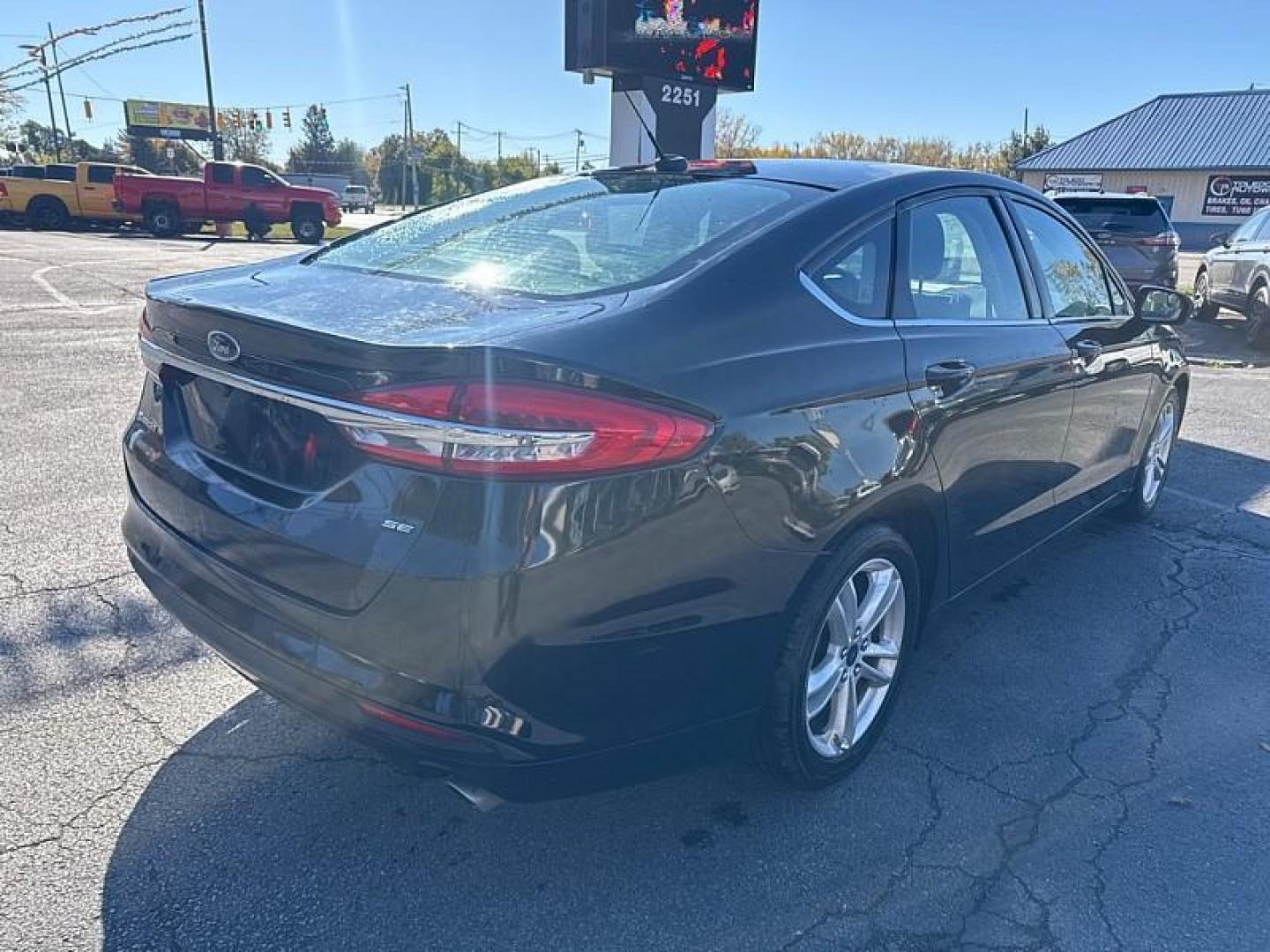 2018 BLACK /BLACK Ford Fusion SE (3FA6P0H75JR) with an 2.5L L4 DOHC 16V engine, 6A transmission, located at 3304 Woodville Road, Northwood, OH, 43619, (419) 210-8019, 41.612694, -83.480743 - Your #1 Destination for Auto Loans and mdash;No Matter Your Credit!At our dealership, we believe everyone deserves the opportunity to drive their dream car and mdash;whether you have good credit, bad credit, or no credit at all. With a wide selection of hundreds of cars, trucks, and SUVs, you'll fin - Photo#4