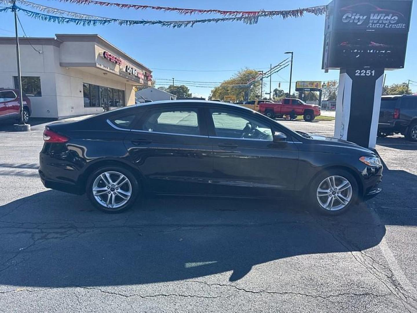 2018 BLACK /BLACK Ford Fusion SE (3FA6P0H75JR) with an 2.5L L4 DOHC 16V engine, 6A transmission, located at 3304 Woodville Road, Northwood, OH, 43619, (419) 210-8019, 41.612694, -83.480743 - Your #1 Destination for Auto Loans and mdash;No Matter Your Credit!At our dealership, we believe everyone deserves the opportunity to drive their dream car and mdash;whether you have good credit, bad credit, or no credit at all. With a wide selection of hundreds of cars, trucks, and SUVs, you'll fin - Photo#5