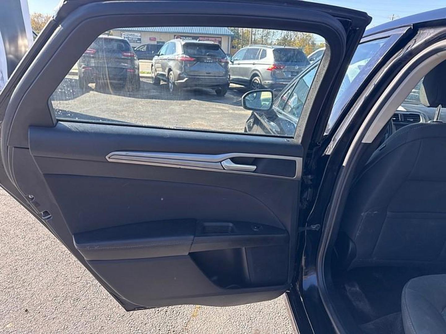 2018 BLACK /BLACK Ford Fusion SE (3FA6P0H75JR) with an 2.5L L4 DOHC 16V engine, 6A transmission, located at 3304 Woodville Road, Northwood, OH, 43619, (419) 210-8019, 41.612694, -83.480743 - Your #1 Destination for Auto Loans and mdash;No Matter Your Credit!At our dealership, we believe everyone deserves the opportunity to drive their dream car and mdash;whether you have good credit, bad credit, or no credit at all. With a wide selection of hundreds of cars, trucks, and SUVs, you'll fin - Photo#10