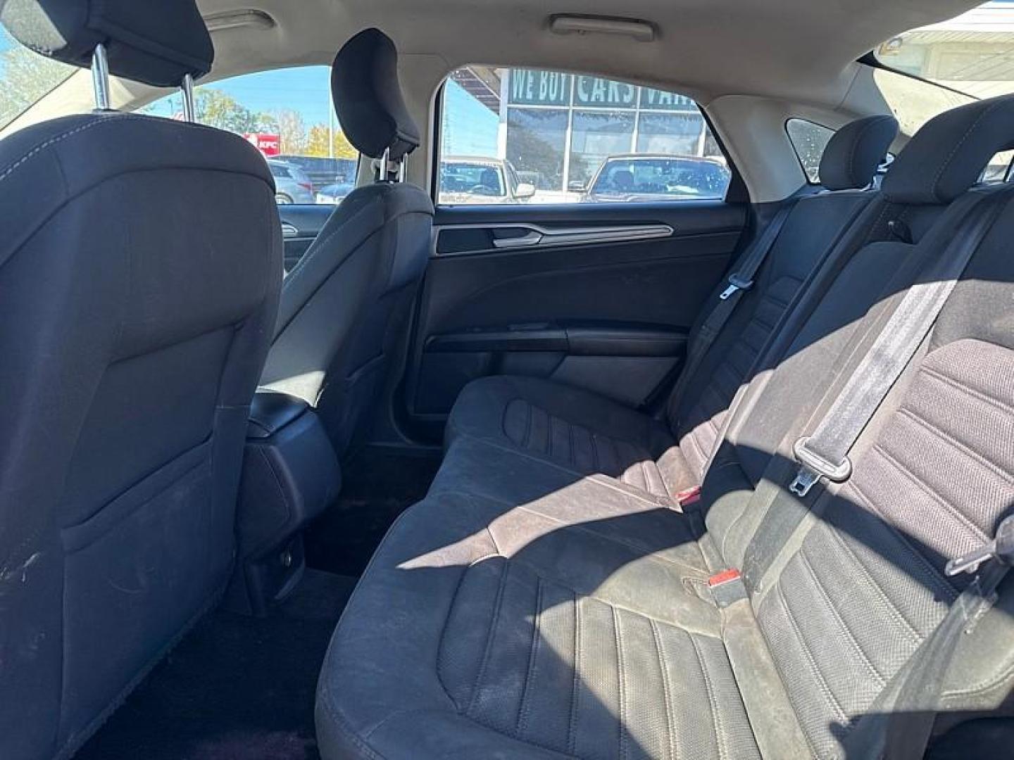 2018 BLACK /BLACK Ford Fusion SE (3FA6P0H75JR) with an 2.5L L4 DOHC 16V engine, 6A transmission, located at 3304 Woodville Road, Northwood, OH, 43619, (419) 210-8019, 41.612694, -83.480743 - Your #1 Destination for Auto Loans and mdash;No Matter Your Credit!At our dealership, we believe everyone deserves the opportunity to drive their dream car and mdash;whether you have good credit, bad credit, or no credit at all. With a wide selection of hundreds of cars, trucks, and SUVs, you'll fin - Photo#11