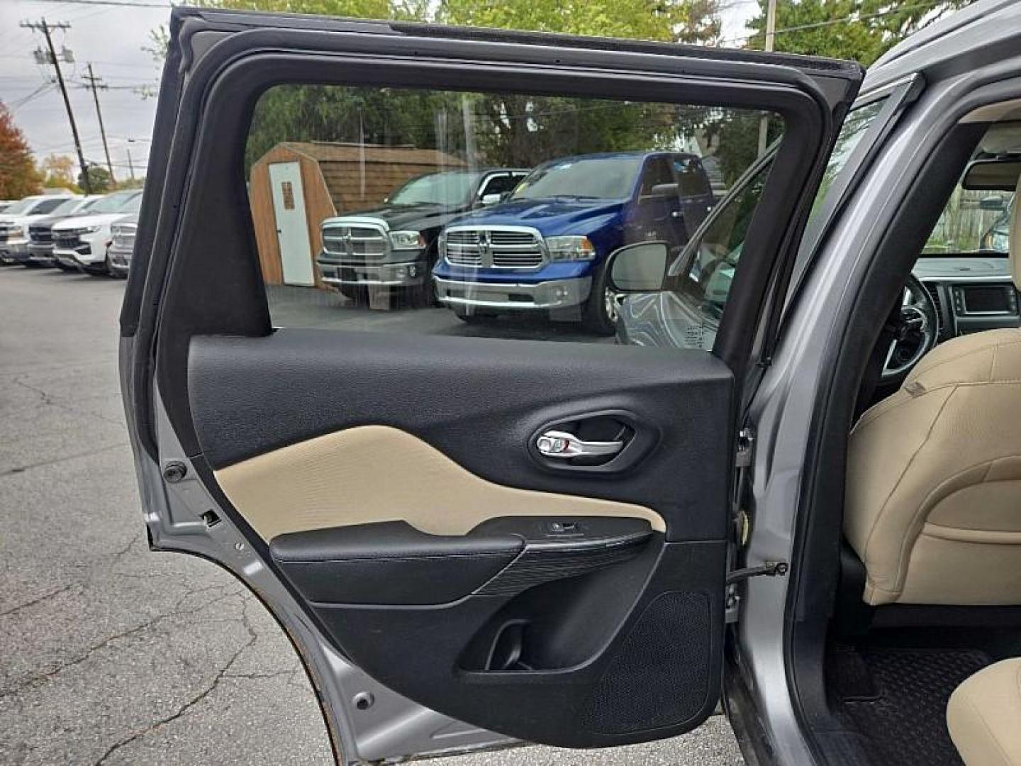 2015 SILVER Jeep Cherokee Latitude 4WD (1C4PJMCS8FW) with an 3.2L V6 DOHC 24V engine, 9-Speed Automatic transmission, located at 3304 Woodville Road, Northwood, OH, 43619, (419) 210-8019, 41.612694, -83.480743 - Your #1 Destination for Auto Loans and mdash;No Matter Your Credit!At our dealership, we believe everyone deserves the opportunity to drive their dream car and mdash;whether you have good credit, bad credit, or no credit at all. With a wide selection of hundreds of cars, trucks, and SUVs, you'll fin - Photo#10