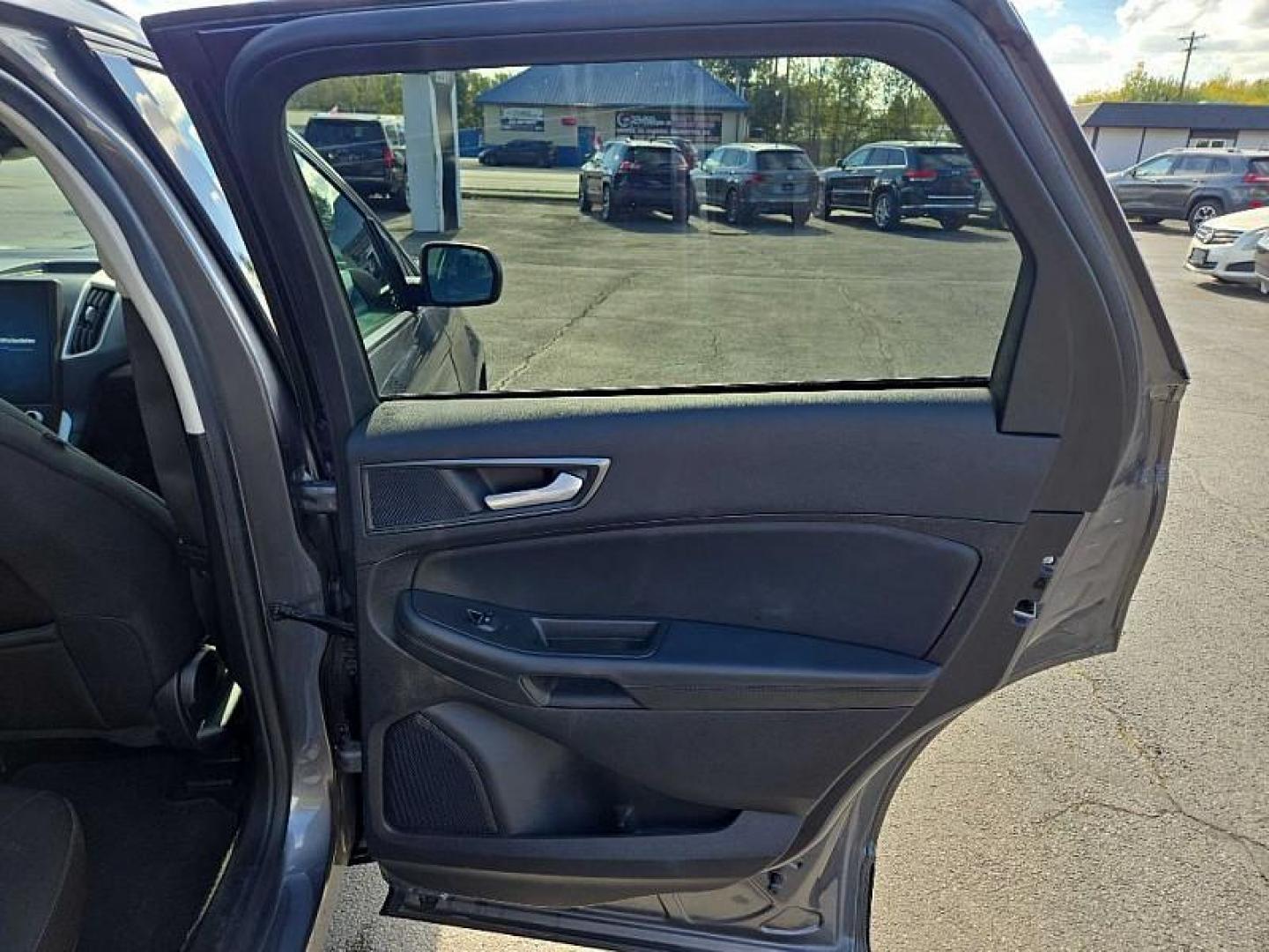 2021 GRAY /BLACK Ford Edge SE AWD (2FMPK4G96MB) with an 2.0L L4 DOHC 16V engine, 6A transmission, located at 3304 Woodville Road, Northwood, OH, 43619, (419) 210-8019, 41.612694, -83.480743 - Your #1 Destination for Auto Loans and mdash;No Matter Your Credit!At our dealership, we believe everyone deserves the opportunity to drive their dream car and mdash;whether you have good credit, bad credit, or no credit at all. With a wide selection of hundreds of cars, trucks, and SUVs, you'll fin - Photo#13