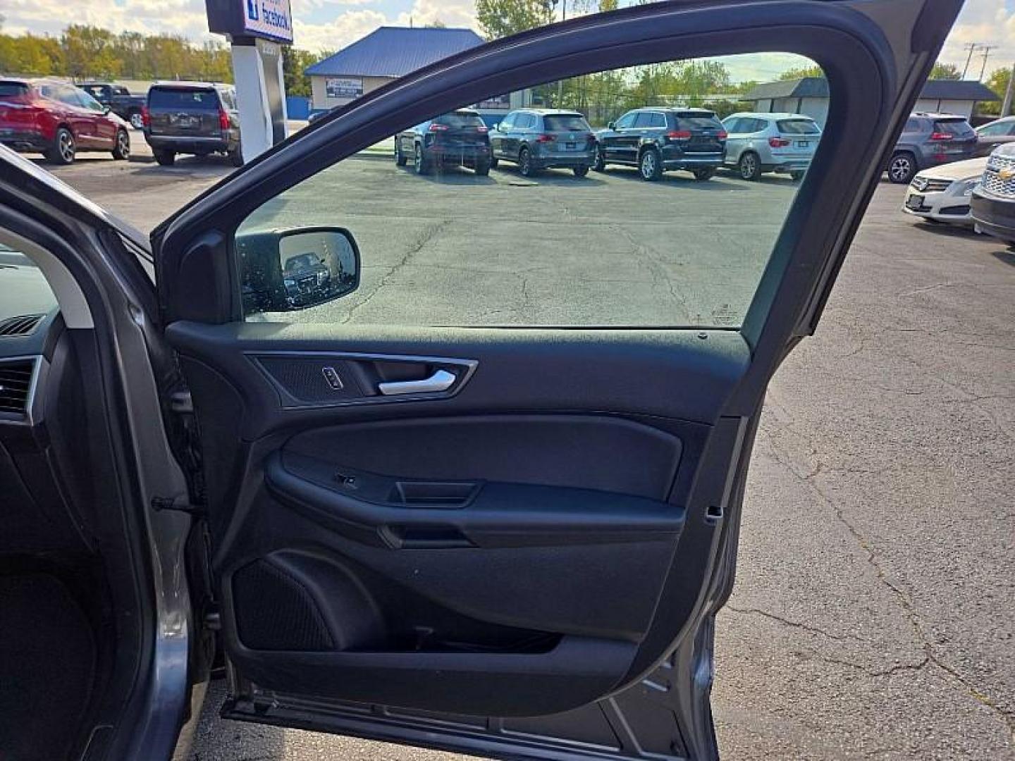 2021 GRAY /BLACK Ford Edge SE AWD (2FMPK4G96MB) with an 2.0L L4 DOHC 16V engine, 6A transmission, located at 3304 Woodville Road, Northwood, OH, 43619, (419) 210-8019, 41.612694, -83.480743 - Your #1 Destination for Auto Loans and mdash;No Matter Your Credit!At our dealership, we believe everyone deserves the opportunity to drive their dream car and mdash;whether you have good credit, bad credit, or no credit at all. With a wide selection of hundreds of cars, trucks, and SUVs, you'll fin - Photo#15