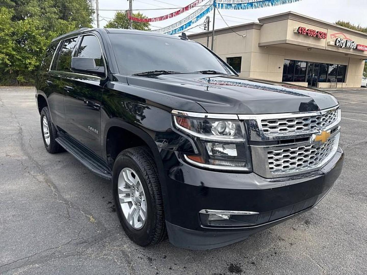 2019 BLACK /BLACK Chevrolet Tahoe LT 2WD (1GNSCBKCXKR) with an 5.3L V8 OHV 16V engine, 6A transmission, located at 3304 Woodville Road, Northwood, OH, 43619, (419) 210-8019, 41.612694, -83.480743 - Your #1 Destination for Auto Loans and mdash;No Matter Your Credit!At our dealership, we believe everyone deserves the opportunity to drive their dream car and mdash;whether you have good credit, bad credit, or no credit at all. With a wide selection of hundreds of cars, trucks, and SUVs, you'll fin - Photo#6