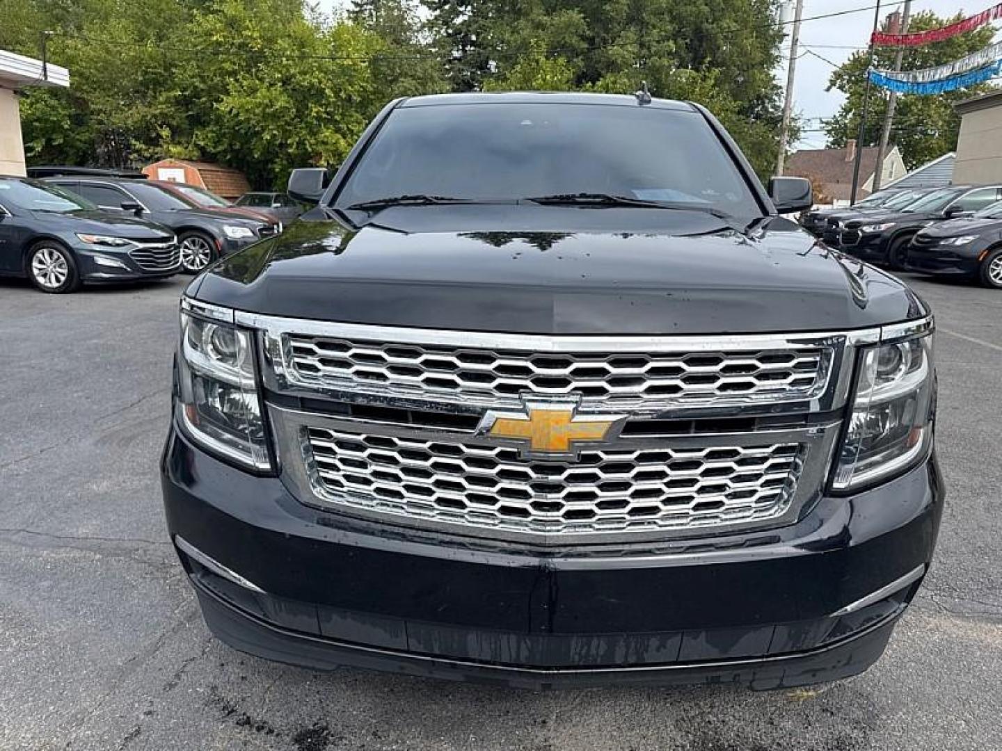 2019 BLACK /BLACK Chevrolet Tahoe LT 2WD (1GNSCBKCXKR) with an 5.3L V8 OHV 16V engine, 6A transmission, located at 3304 Woodville Road, Northwood, OH, 43619, (419) 210-8019, 41.612694, -83.480743 - Your #1 Destination for Auto Loans and mdash;No Matter Your Credit!At our dealership, we believe everyone deserves the opportunity to drive their dream car and mdash;whether you have good credit, bad credit, or no credit at all. With a wide selection of hundreds of cars, trucks, and SUVs, you'll fin - Photo#7