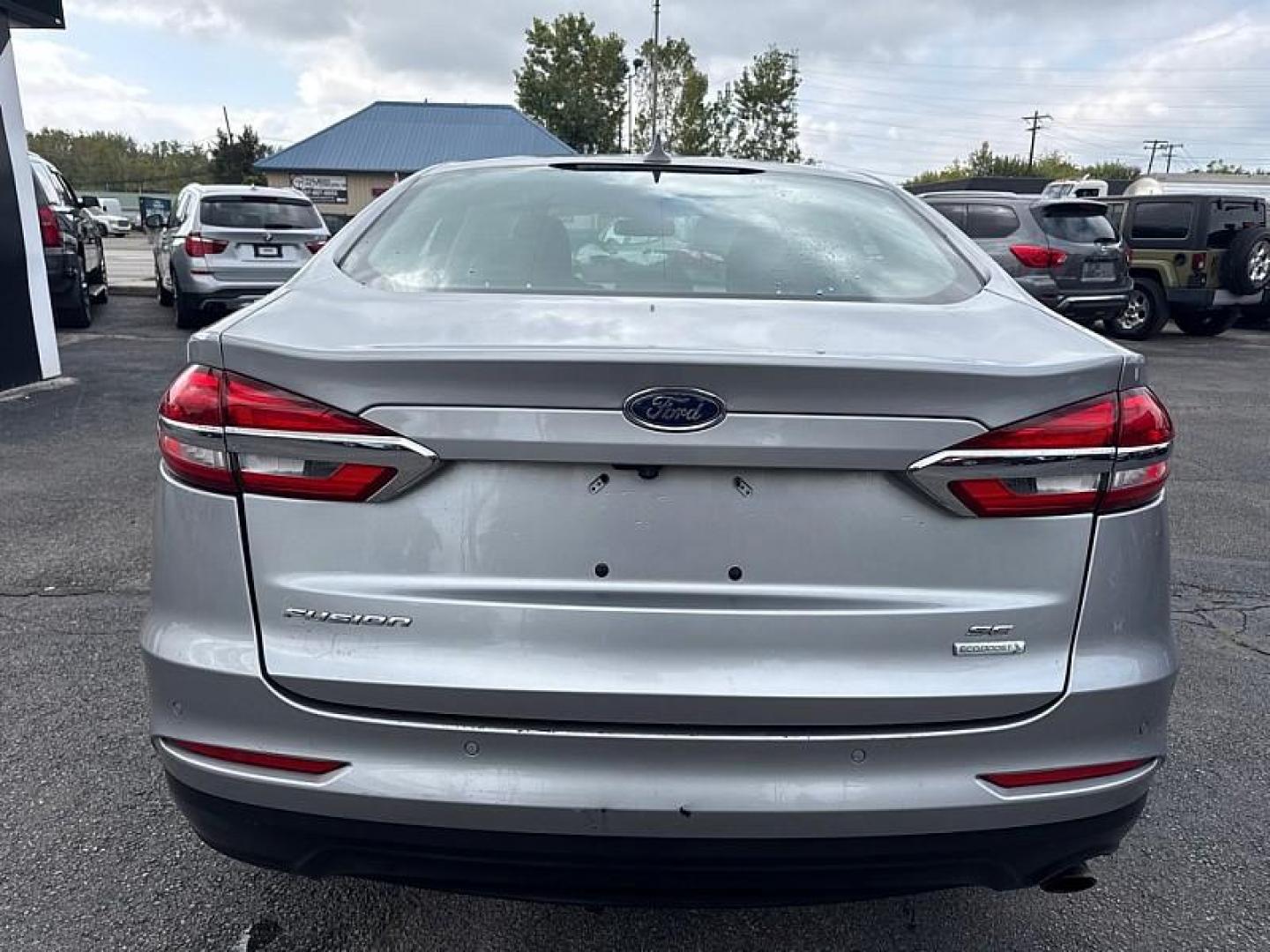 2020 SILVER /BLACK Ford Fusion SE (3FA6P0HD1LR) with an 1.5L L4 DOHC 16V engine, 6A transmission, located at 3304 Woodville Road, Northwood, OH, 43619, (419) 210-8019, 41.612694, -83.480743 - Photo#3