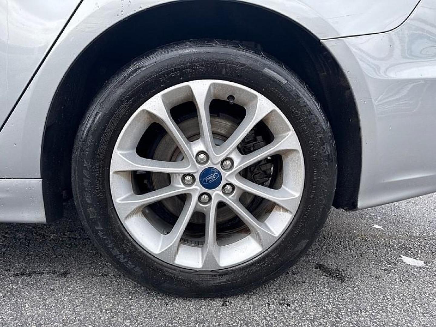 2020 SILVER /BLACK Ford Fusion SE (3FA6P0HD1LR) with an 1.5L L4 DOHC 16V engine, 6A transmission, located at 3304 Woodville Road, Northwood, OH, 43619, (419) 210-8019, 41.612694, -83.480743 - Photo#17