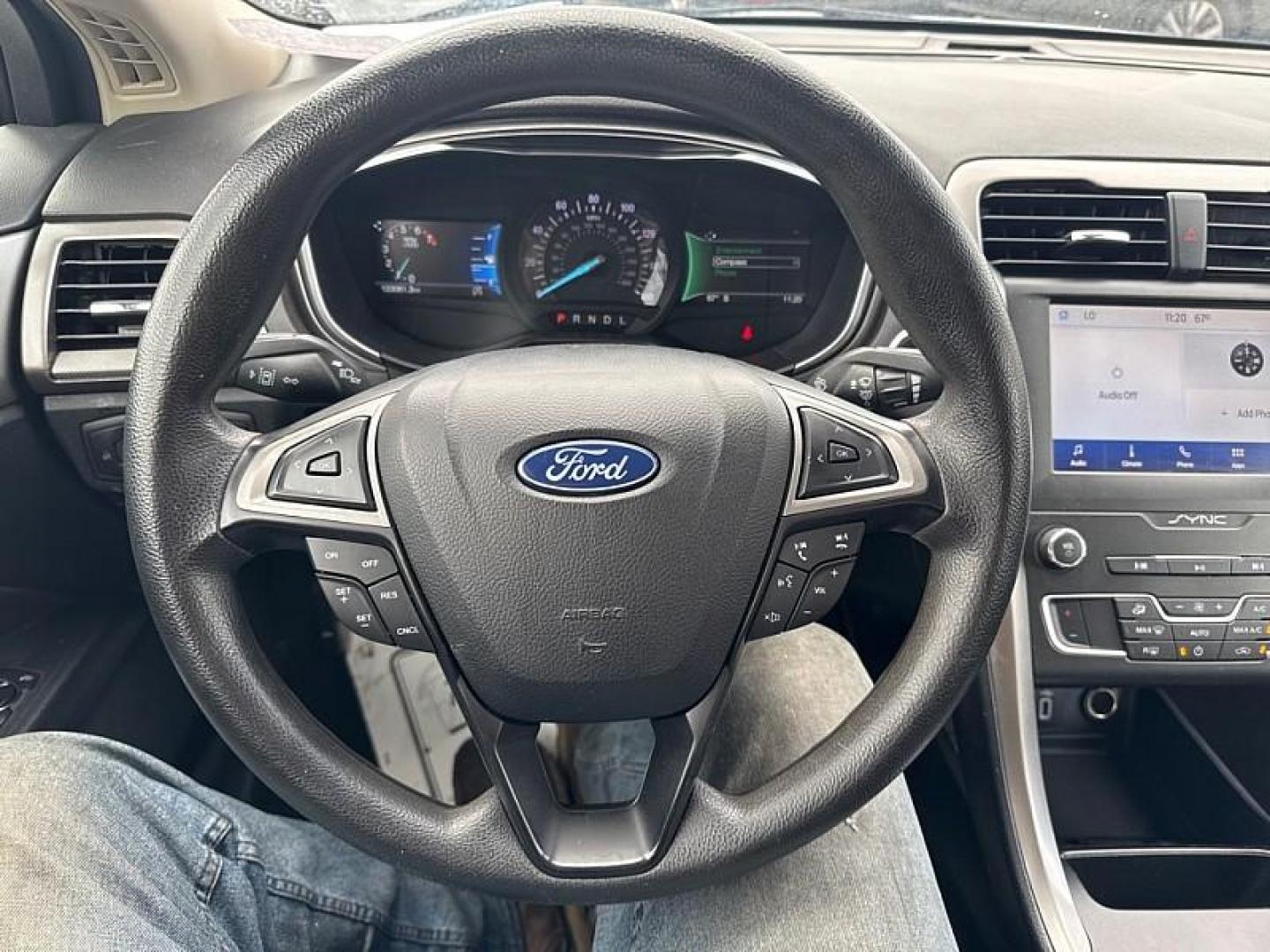 2020 SILVER /BLACK Ford Fusion SE (3FA6P0HD1LR) with an 1.5L L4 DOHC 16V engine, 6A transmission, located at 3304 Woodville Road, Northwood, OH, 43619, (419) 210-8019, 41.612694, -83.480743 - Photo#19