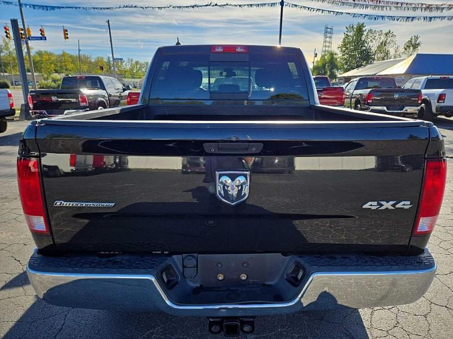 2015 GRAY /BLACK RAM 1500 SLT Crew Cab SWB 4WD (1C6RR7LG8FS) with an 3.6L V6 DOHC 24V FFV engine, 6-Speed Automatic transmission, located at 3304 Woodville Road, Northwood, OH, 43619, (419) 210-8019, 41.612694, -83.480743 - Your #1 Destination for Auto Loans and mdash;No Matter Your Credit!At our dealership, we believe everyone deserves the opportunity to drive their dream car and mdash;whether you have good credit, bad credit, or no credit at all. With a wide selection of hundreds of cars, trucks, and SUVs, you'll fin - Photo#3