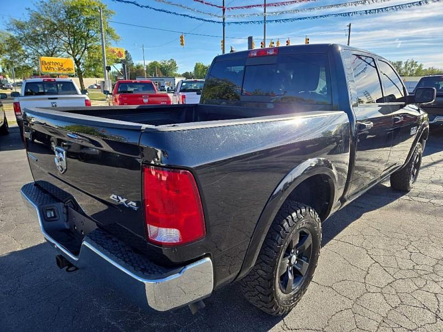 2015 GRAY /BLACK RAM 1500 SLT Crew Cab SWB 4WD (1C6RR7LG8FS) with an 3.6L V6 DOHC 24V FFV engine, 6-Speed Automatic transmission, located at 3304 Woodville Road, Northwood, OH, 43619, (419) 210-8019, 41.612694, -83.480743 - Your #1 Destination for Auto Loans and mdash;No Matter Your Credit!At our dealership, we believe everyone deserves the opportunity to drive their dream car and mdash;whether you have good credit, bad credit, or no credit at all. With a wide selection of hundreds of cars, trucks, and SUVs, you'll fin - Photo#4
