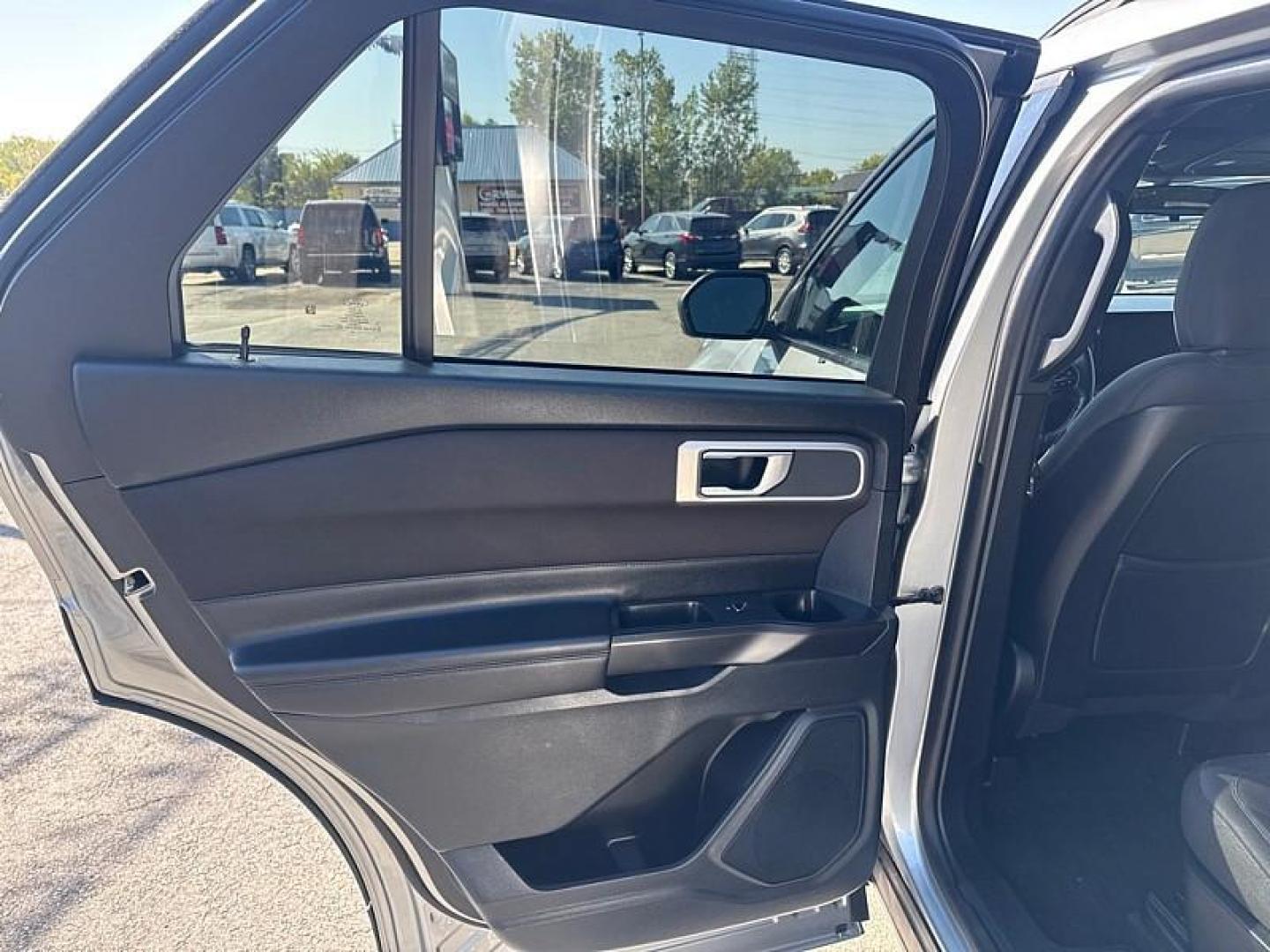 2020 BLACK /BLACK Ford Explorer XLT AWD (1FMSK8DH1LG) with an 2.3L L4 DOHC 16V engine, 10A transmission, located at 3304 Woodville Road, Northwood, OH, 43619, (419) 210-8019, 41.612694, -83.480743 - Your #1 Destination for Auto Loans and mdash;No Matter Your Credit!At our dealership, we believe everyone deserves the opportunity to drive their dream car and mdash;whether you have good credit, bad credit, or no credit at all. With a wide selection of hundreds of cars, trucks, and SUVs, you'll fin - Photo#10