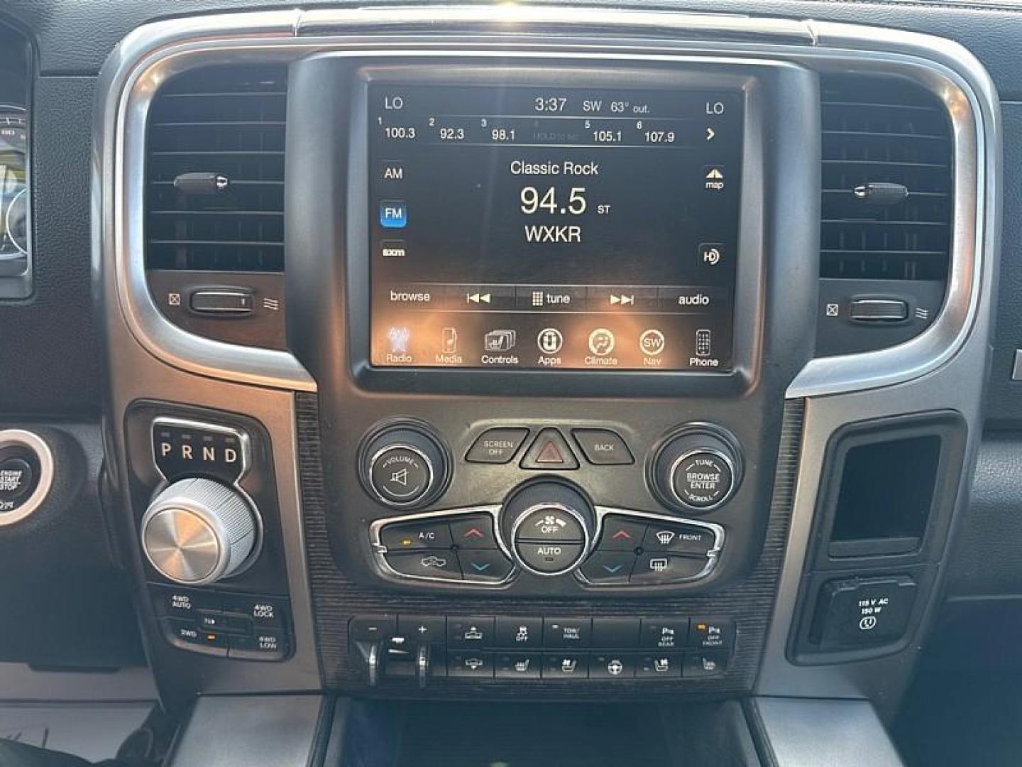 2017 WHITE /BLACK RAM 1500 Longhorn Crew Cab SWB 4WD (1C6RR7PT9HS) with an 5.7L V8 OHV 16V engine, 8A transmission, located at 3304 Woodville Road, Northwood, OH, 43619, (419) 210-8019, 41.612694, -83.480743 - Your #1 Destination for Auto Loans and mdash;No Matter Your Credit!At our dealership, we believe everyone deserves the opportunity to drive their dream car and mdash;whether you have good credit, bad credit, or no credit at all. With a wide selection of hundreds of cars, trucks, and SUVs, you'll fin - Photo#23