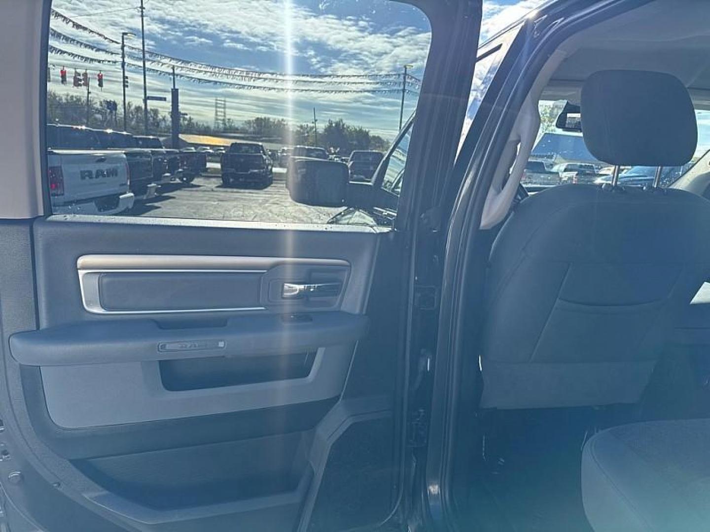 2018 BLACK /BLACK RAM 1500 SLT Crew Cab SWB 4WD (1C6RR7LT1JS) with an 5.7L V8 OHV 16V engine, 8A transmission, located at 3304 Woodville Road, Northwood, OH, 43619, (419) 210-8019, 41.612694, -83.480743 - Your #1 Destination for Auto Loans and mdash;No Matter Your Credit!At our dealership, we believe everyone deserves the opportunity to drive their dream car and mdash;whether you have good credit, bad credit, or no credit at all. With a wide selection of hundreds of cars, trucks, and SUVs, you'll fin - Photo#11