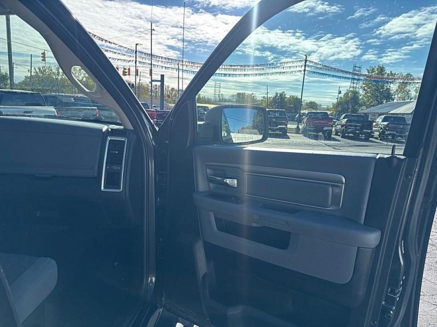 2018 BLACK /BLACK RAM 1500 SLT Crew Cab SWB 4WD (1C6RR7LT1JS) with an 5.7L V8 OHV 16V engine, 8A transmission, located at 3304 Woodville Road, Northwood, OH, 43619, (419) 210-8019, 41.612694, -83.480743 - Your #1 Destination for Auto Loans and mdash;No Matter Your Credit!At our dealership, we believe everyone deserves the opportunity to drive their dream car and mdash;whether you have good credit, bad credit, or no credit at all. With a wide selection of hundreds of cars, trucks, and SUVs, you'll fin - Photo#15