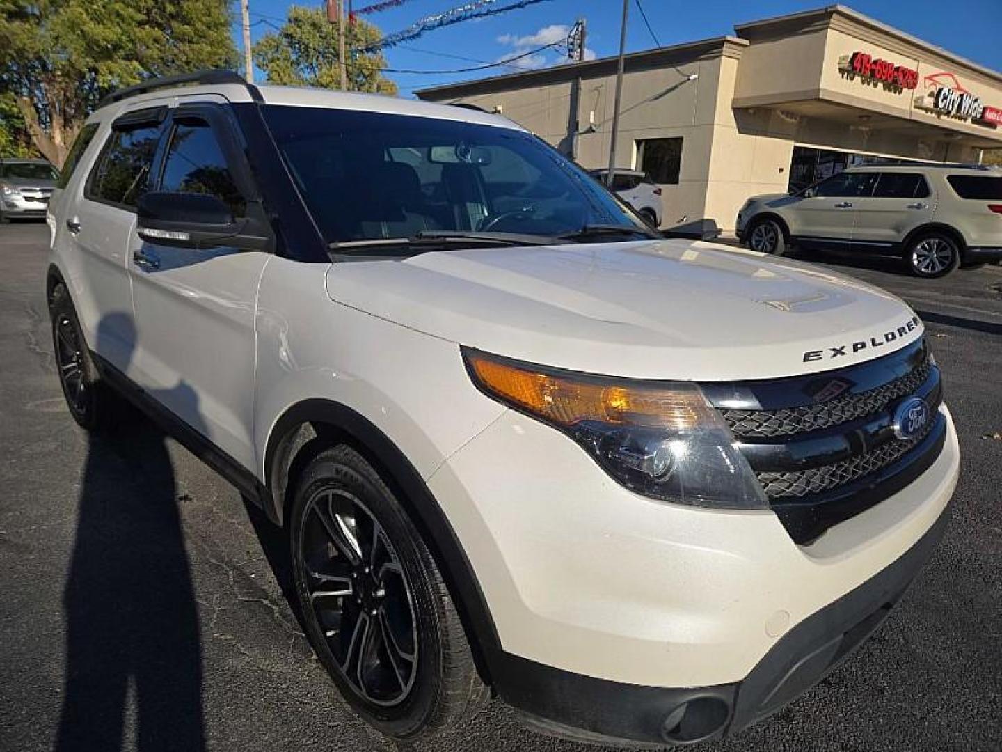 2013 WHITE /BLACK Ford Explorer Sport 4WD (1FM5K8GT0DG) with an 3.5L V6 DOHC 24V engine, 6-Speed Automatic transmission, located at 3304 Woodville Road, Northwood, OH, 43619, (419) 210-8019, 41.612694, -83.480743 - Your #1 Destination for Auto Loans and mdash;No Matter Your Credit!At our dealership, we believe everyone deserves the opportunity to drive their dream car and mdash;whether you have good credit, bad credit, or no credit at all. With a wide selection of hundreds of cars, trucks, and SUVs, you'll fin - Photo#6