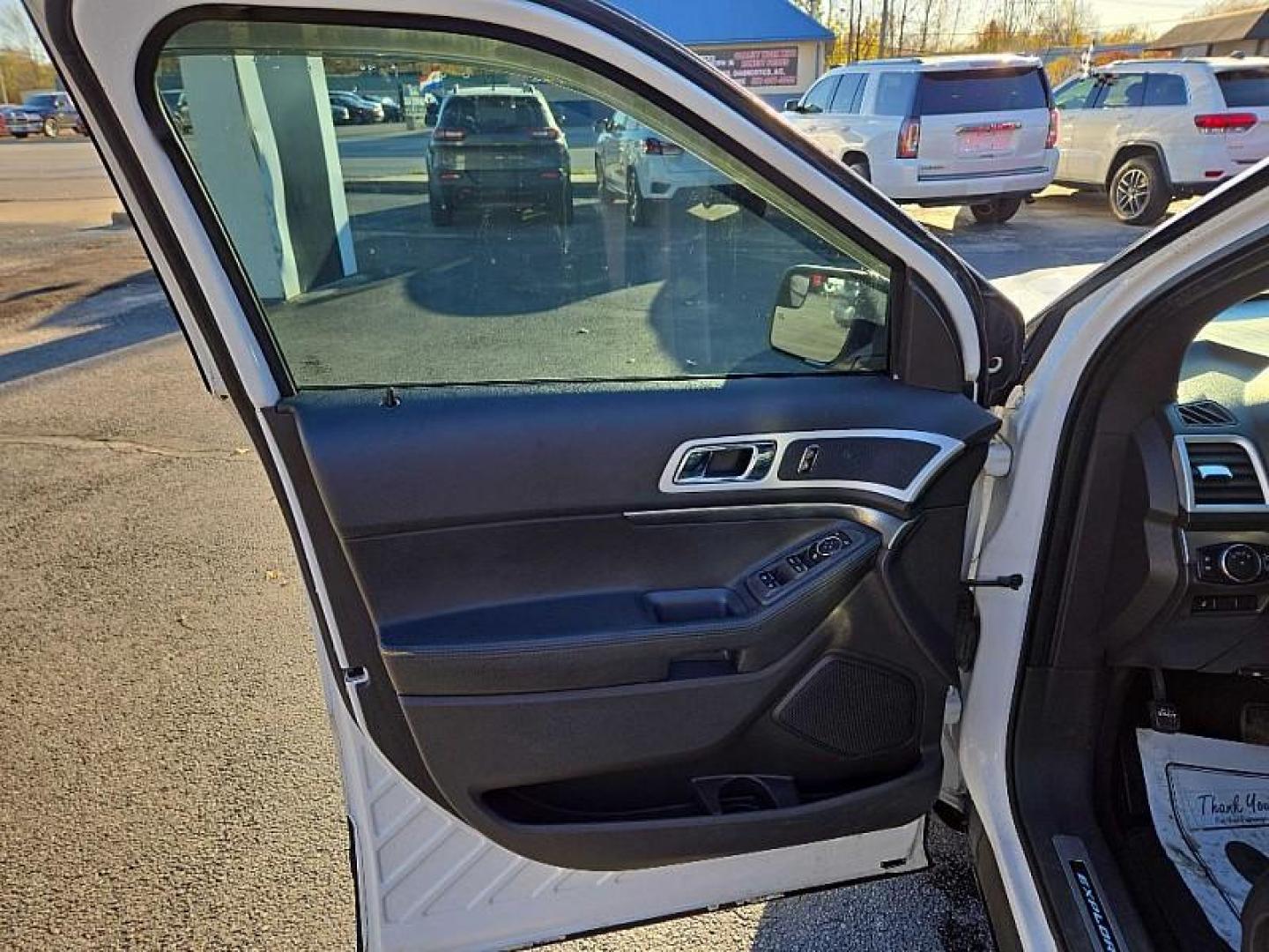 2013 WHITE /BLACK Ford Explorer Sport 4WD (1FM5K8GT0DG) with an 3.5L V6 DOHC 24V engine, 6-Speed Automatic transmission, located at 3304 Woodville Road, Northwood, OH, 43619, (419) 210-8019, 41.612694, -83.480743 - Your #1 Destination for Auto Loans and mdash;No Matter Your Credit!At our dealership, we believe everyone deserves the opportunity to drive their dream car and mdash;whether you have good credit, bad credit, or no credit at all. With a wide selection of hundreds of cars, trucks, and SUVs, you'll fin - Photo#8