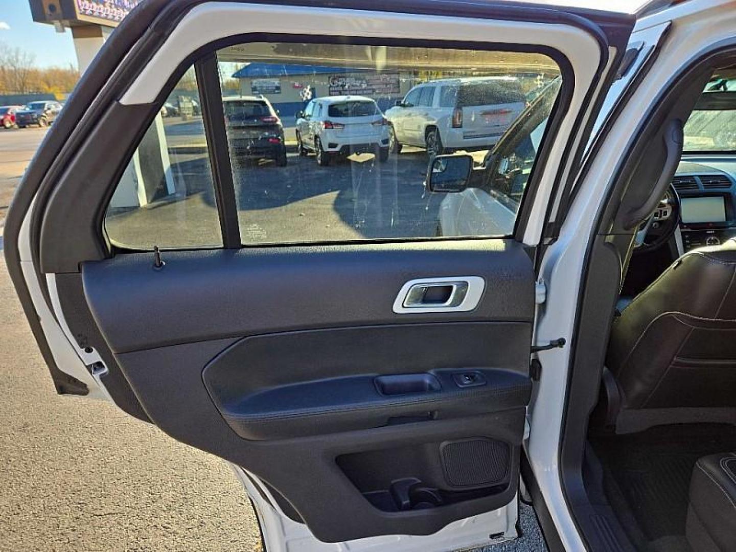 2013 WHITE /BLACK Ford Explorer Sport 4WD (1FM5K8GT0DG) with an 3.5L V6 DOHC 24V engine, 6-Speed Automatic transmission, located at 3304 Woodville Road, Northwood, OH, 43619, (419) 210-8019, 41.612694, -83.480743 - Your #1 Destination for Auto Loans and mdash;No Matter Your Credit!At our dealership, we believe everyone deserves the opportunity to drive their dream car and mdash;whether you have good credit, bad credit, or no credit at all. With a wide selection of hundreds of cars, trucks, and SUVs, you'll fin - Photo#10