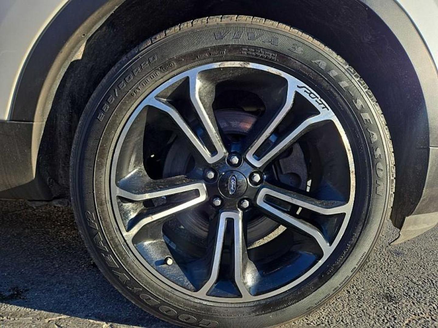 2013 WHITE /BLACK Ford Explorer Sport 4WD (1FM5K8GT0DG) with an 3.5L V6 DOHC 24V engine, 6-Speed Automatic transmission, located at 3304 Woodville Road, Northwood, OH, 43619, (419) 210-8019, 41.612694, -83.480743 - Your #1 Destination for Auto Loans and mdash;No Matter Your Credit!At our dealership, we believe everyone deserves the opportunity to drive their dream car and mdash;whether you have good credit, bad credit, or no credit at all. With a wide selection of hundreds of cars, trucks, and SUVs, you'll fin - Photo#19