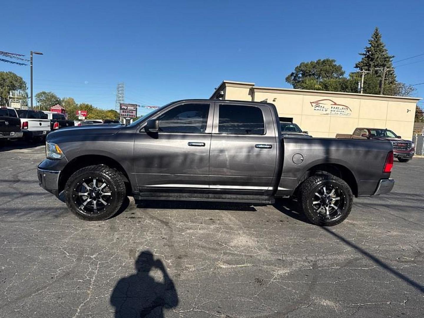 2016 GRAY /GRAY RAM 1500 SLT Crew Cab SWB 4WD (1C6RR7LG4GS) with an 3.6L V6 DOHC 24V FFV engine, 6A transmission, located at 3304 Woodville Road, Northwood, OH, 43619, (419) 210-8019, 41.612694, -83.480743 - Your #1 Destination for Auto Loans and mdash;No Matter Your Credit!At our dealership, we believe everyone deserves the opportunity to drive their dream car and mdash;whether you have good credit, bad credit, or no credit at all. With a wide selection of hundreds of cars, trucks, and SUVs, you'll fin - Photo#1