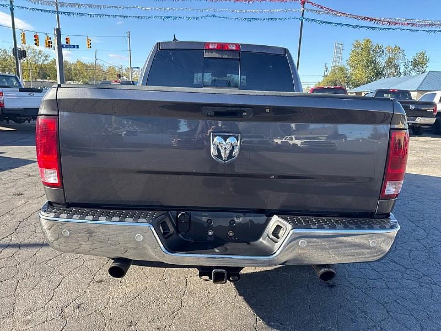 2016 GRAY /GRAY RAM 1500 SLT Crew Cab SWB 4WD (1C6RR7LG4GS) with an 3.6L V6 DOHC 24V FFV engine, 6A transmission, located at 3304 Woodville Road, Northwood, OH, 43619, (419) 210-8019, 41.612694, -83.480743 - Your #1 Destination for Auto Loans and mdash;No Matter Your Credit!At our dealership, we believe everyone deserves the opportunity to drive their dream car and mdash;whether you have good credit, bad credit, or no credit at all. With a wide selection of hundreds of cars, trucks, and SUVs, you'll fin - Photo#3
