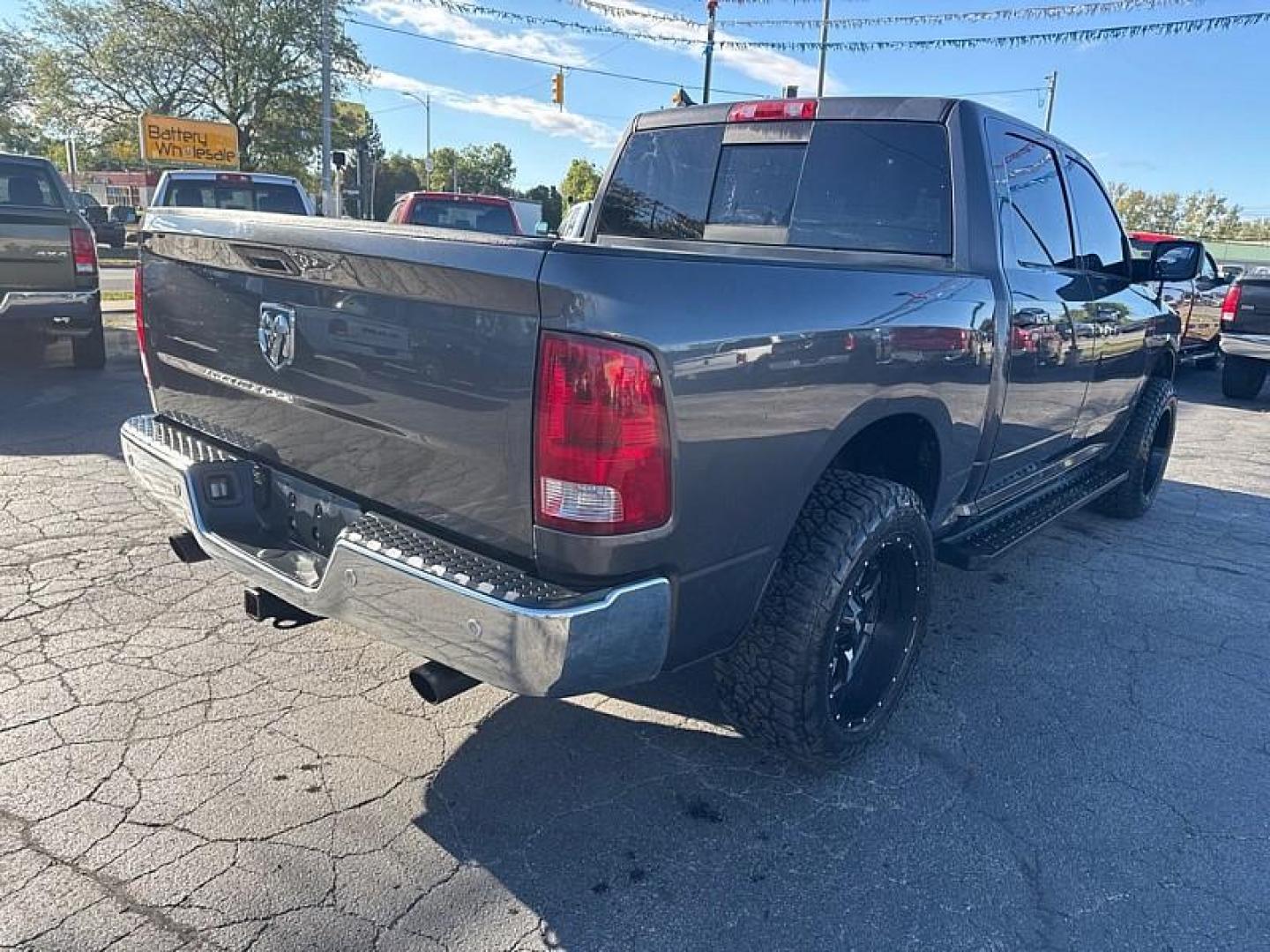 2016 GRAY /GRAY RAM 1500 SLT Crew Cab SWB 4WD (1C6RR7LG4GS) with an 3.6L V6 DOHC 24V FFV engine, 6A transmission, located at 3304 Woodville Road, Northwood, OH, 43619, (419) 210-8019, 41.612694, -83.480743 - Your #1 Destination for Auto Loans and mdash;No Matter Your Credit!At our dealership, we believe everyone deserves the opportunity to drive their dream car and mdash;whether you have good credit, bad credit, or no credit at all. With a wide selection of hundreds of cars, trucks, and SUVs, you'll fin - Photo#4
