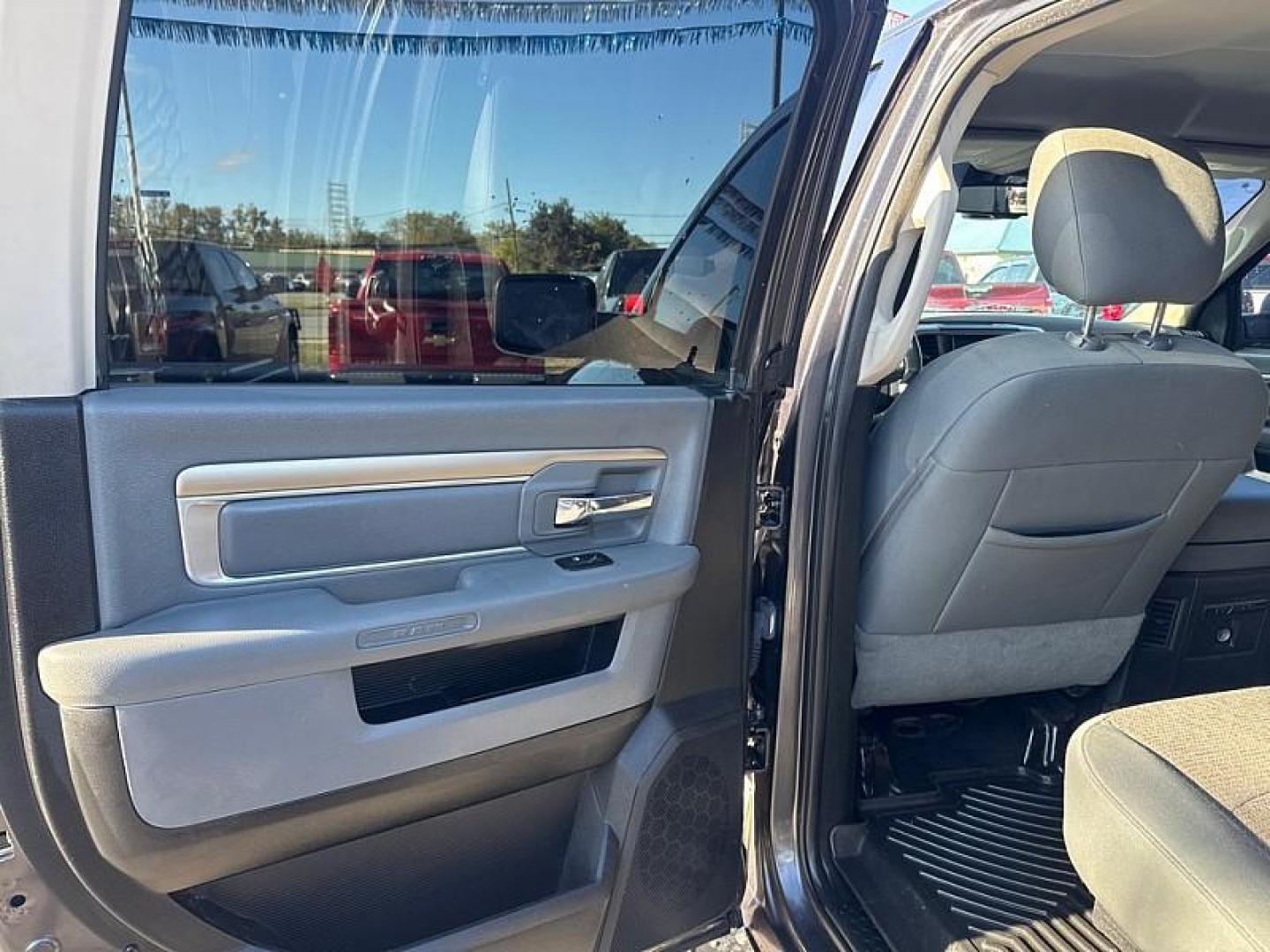 2016 GRAY /GRAY RAM 1500 SLT Crew Cab SWB 4WD (1C6RR7LG4GS) with an 3.6L V6 DOHC 24V FFV engine, 6A transmission, located at 3304 Woodville Road, Northwood, OH, 43619, (419) 210-8019, 41.612694, -83.480743 - Your #1 Destination for Auto Loans and mdash;No Matter Your Credit!At our dealership, we believe everyone deserves the opportunity to drive their dream car and mdash;whether you have good credit, bad credit, or no credit at all. With a wide selection of hundreds of cars, trucks, and SUVs, you'll fin - Photo#10