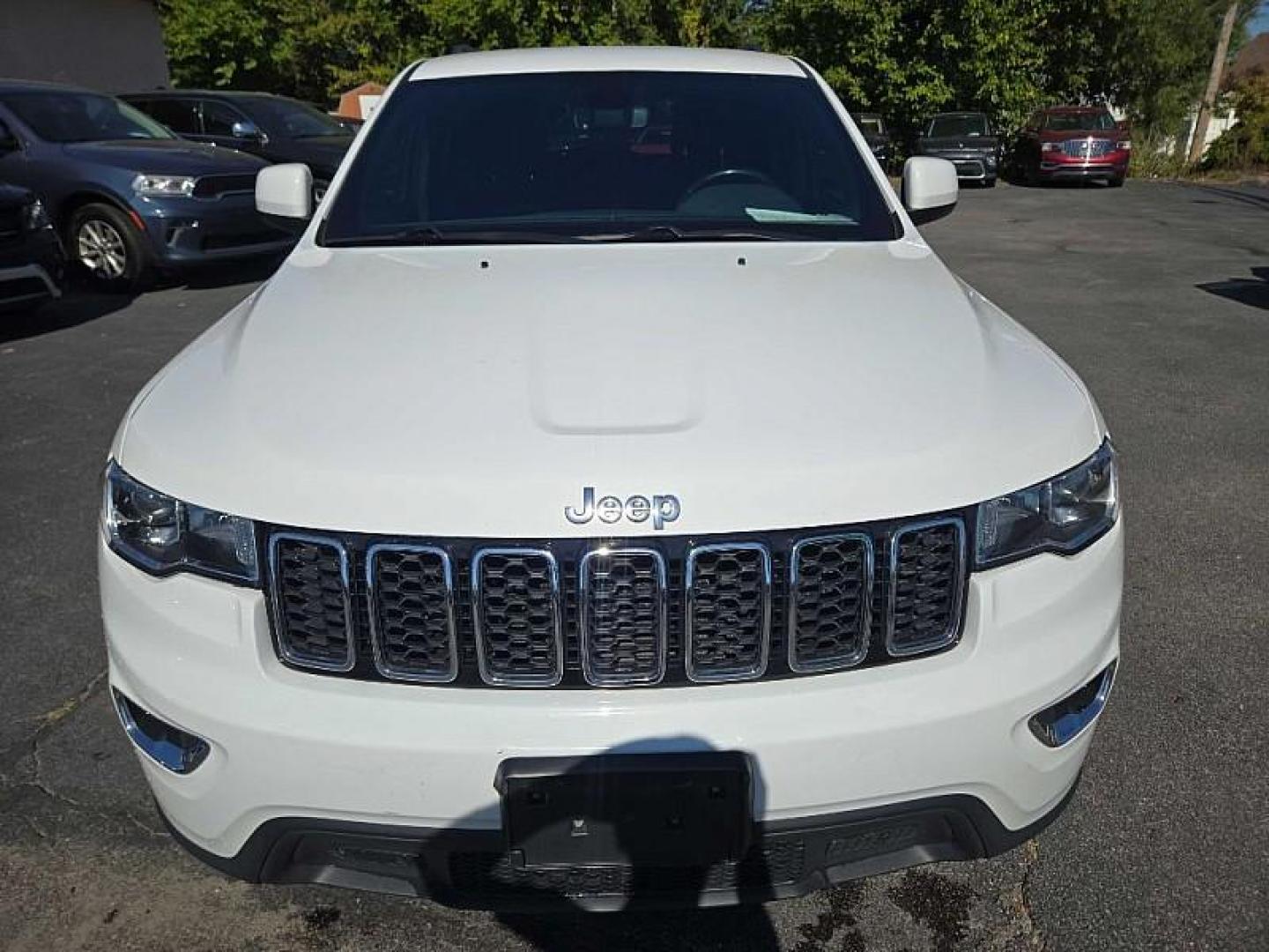 2020 WHITE /BLACK Jeep Grand Cherokee Laredo 4WD (1C4RJFAG9LC) with an 3.6L V6 DOHC 24V engine, 8A transmission, located at 3304 Woodville Road, Northwood, OH, 43619, (419) 210-8019, 41.612694, -83.480743 - Your #1 Destination for Auto Loans and mdash;No Matter Your Credit!At our dealership, we believe everyone deserves the opportunity to drive their dream car and mdash;whether you have good credit, bad credit, or no credit at all. With a wide selection of hundreds of cars, trucks, and SUVs, you'll fin - Photo#7