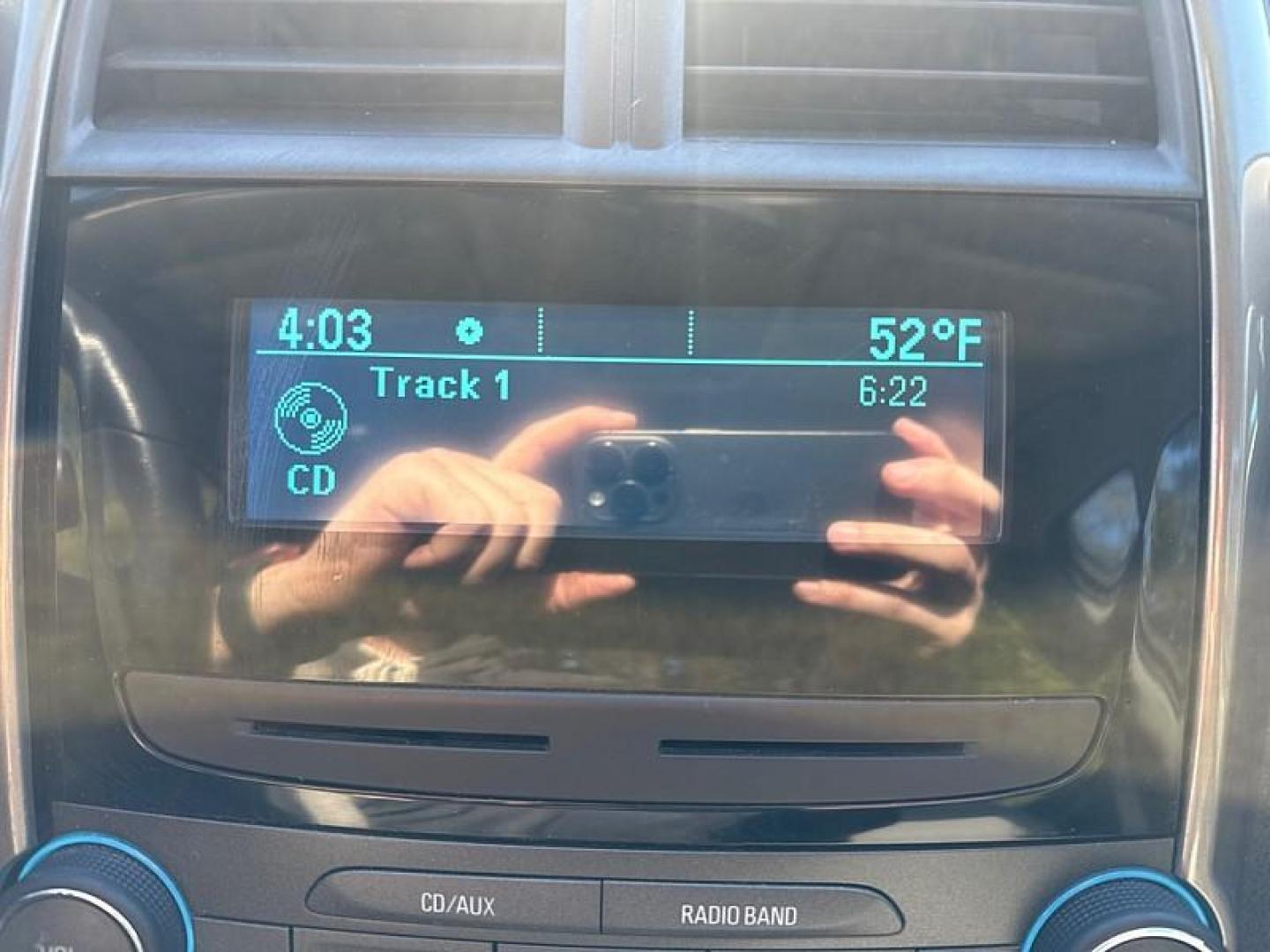 2013 WHITE /GRAY Chevrolet Malibu LS (1G11B5SA1DF) with an 2.5L L4 DOHC 16V engine, 6-Speed Automatic transmission, located at 3304 Woodville Road, Northwood, OH, 43619, (419) 210-8019, 41.612694, -83.480743 - Photo#20