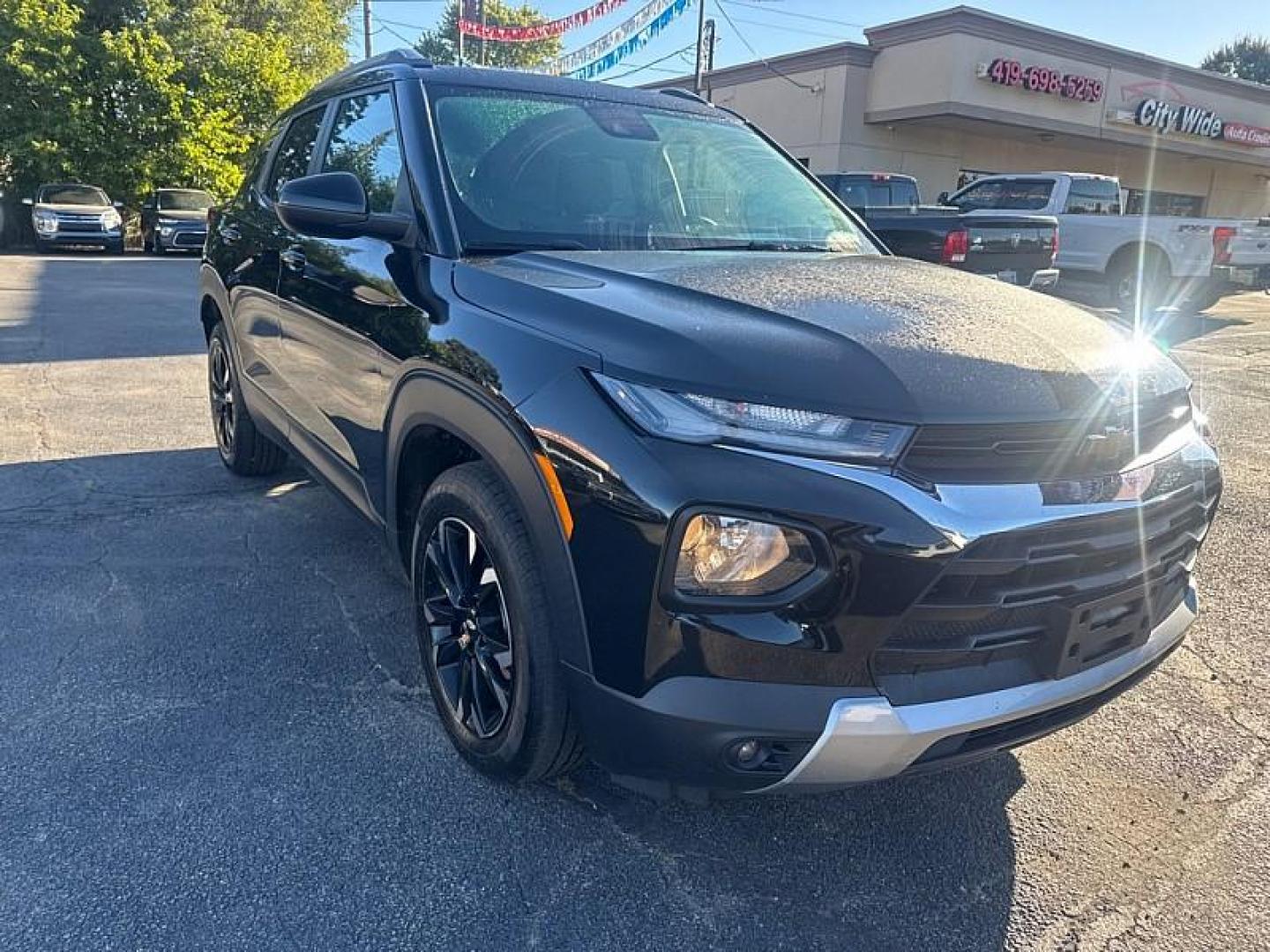 2021 BLACK /BLACK Chevrolet Trailblazer LT (KL79MPS24MB) with an 1.2L L3 DOHC 12V engine, 9A transmission, located at 3304 Woodville Road, Northwood, OH, 43619, (419) 210-8019, 41.612694, -83.480743 - Photo#6