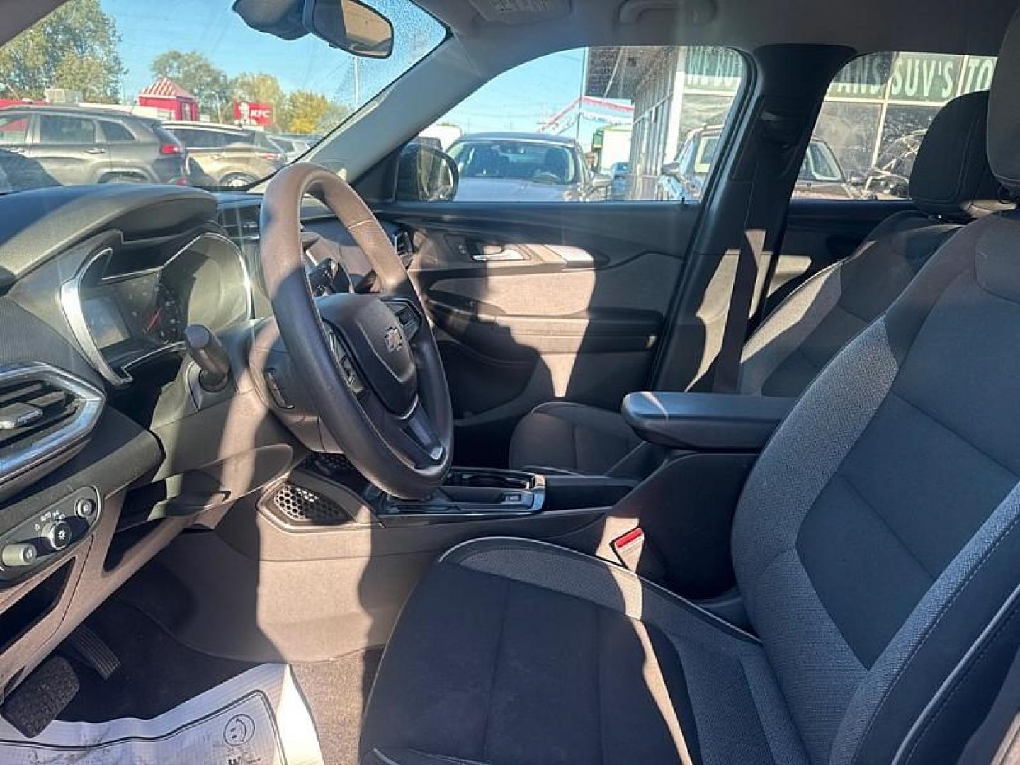 2021 BLACK /BLACK Chevrolet Trailblazer LT (KL79MPS24MB) with an 1.2L L3 DOHC 12V engine, 9A transmission, located at 3304 Woodville Road, Northwood, OH, 43619, (419) 210-8019, 41.612694, -83.480743 - Photo#9