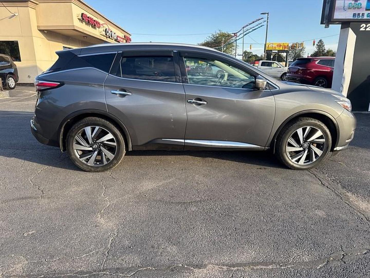 2017 GRAY /BLACK Nissan Murano Platinum AWD (5N1AZ2MH2HN) with an 3.5L V6 DOHC 24V engine, CVT transmission, located at 3304 Woodville Road, Northwood, OH, 43619, (419) 210-8019, 41.612694, -83.480743 - Your #1 Destination for Auto Loans and mdash;No Matter Your Credit!At our dealership, we believe everyone deserves the opportunity to drive their dream car and mdash;whether you have good credit, bad credit, or no credit at all. With a wide selection of hundreds of cars, trucks, and SUVs, you'll fin - Photo#5