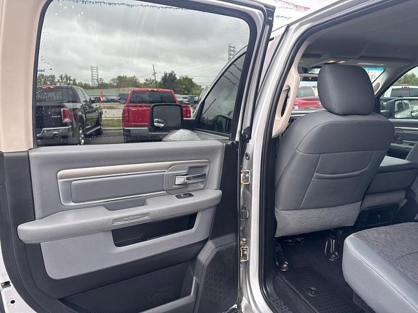 2019 SILVER /BLACK RAM 1500 Classic Tradesman Crew Cab SWB 2WD (1C6RR6LG2KS) with an 3.6L V6 DOHC 24V FFV engine, 8A transmission, located at 3304 Woodville Road, Northwood, OH, 43619, (419) 210-8019, 41.612694, -83.480743 - Your #1 Destination for Auto Loans and mdash;No Matter Your Credit!At our dealership, we believe everyone deserves the opportunity to drive their dream car and mdash;whether you have good credit, bad credit, or no credit at all. With a wide selection of hundreds of cars, trucks, and SUVs, you'll fin - Photo#10